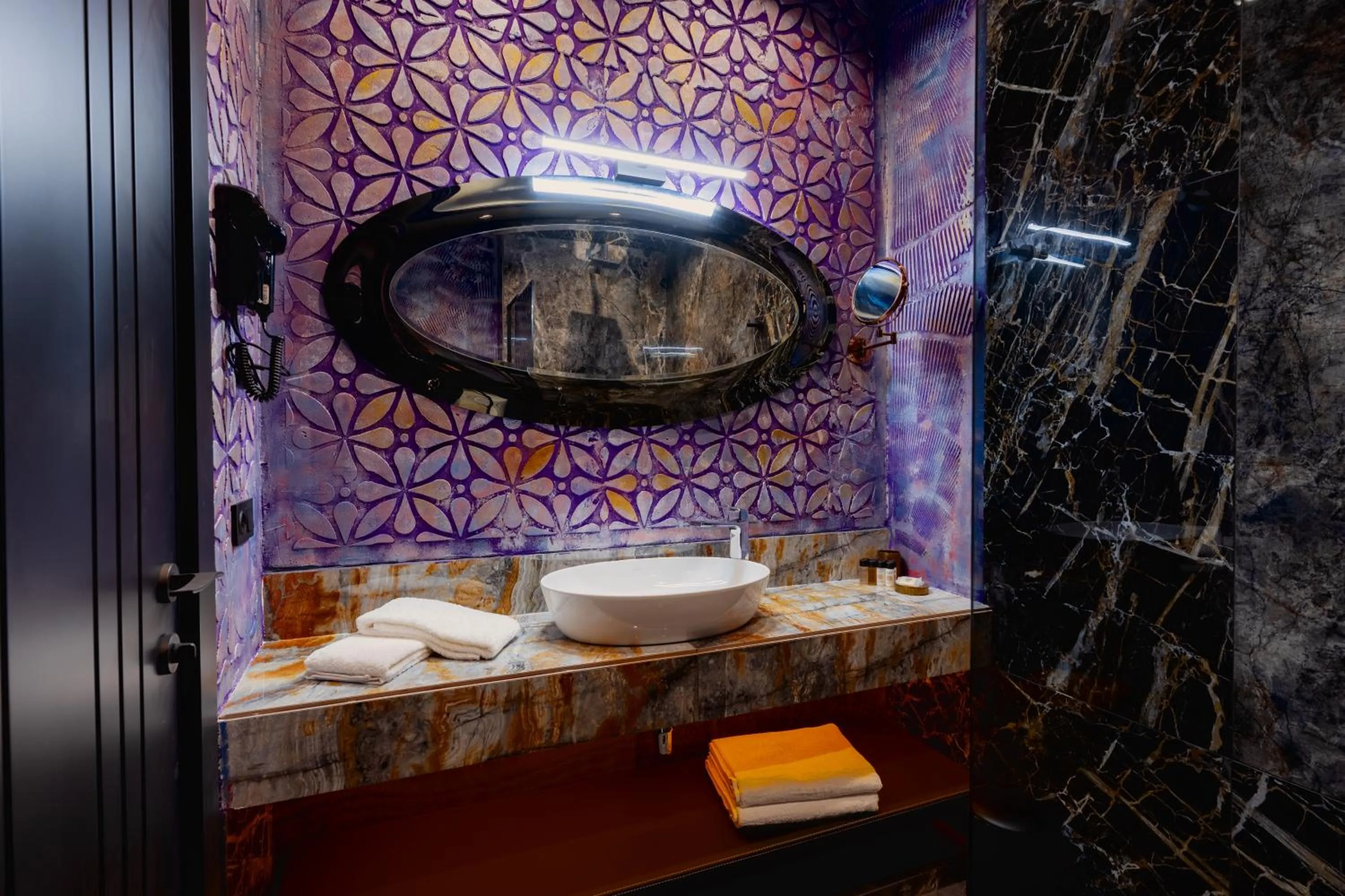 Shower in Tapis Rouge Design Boutique Hotel