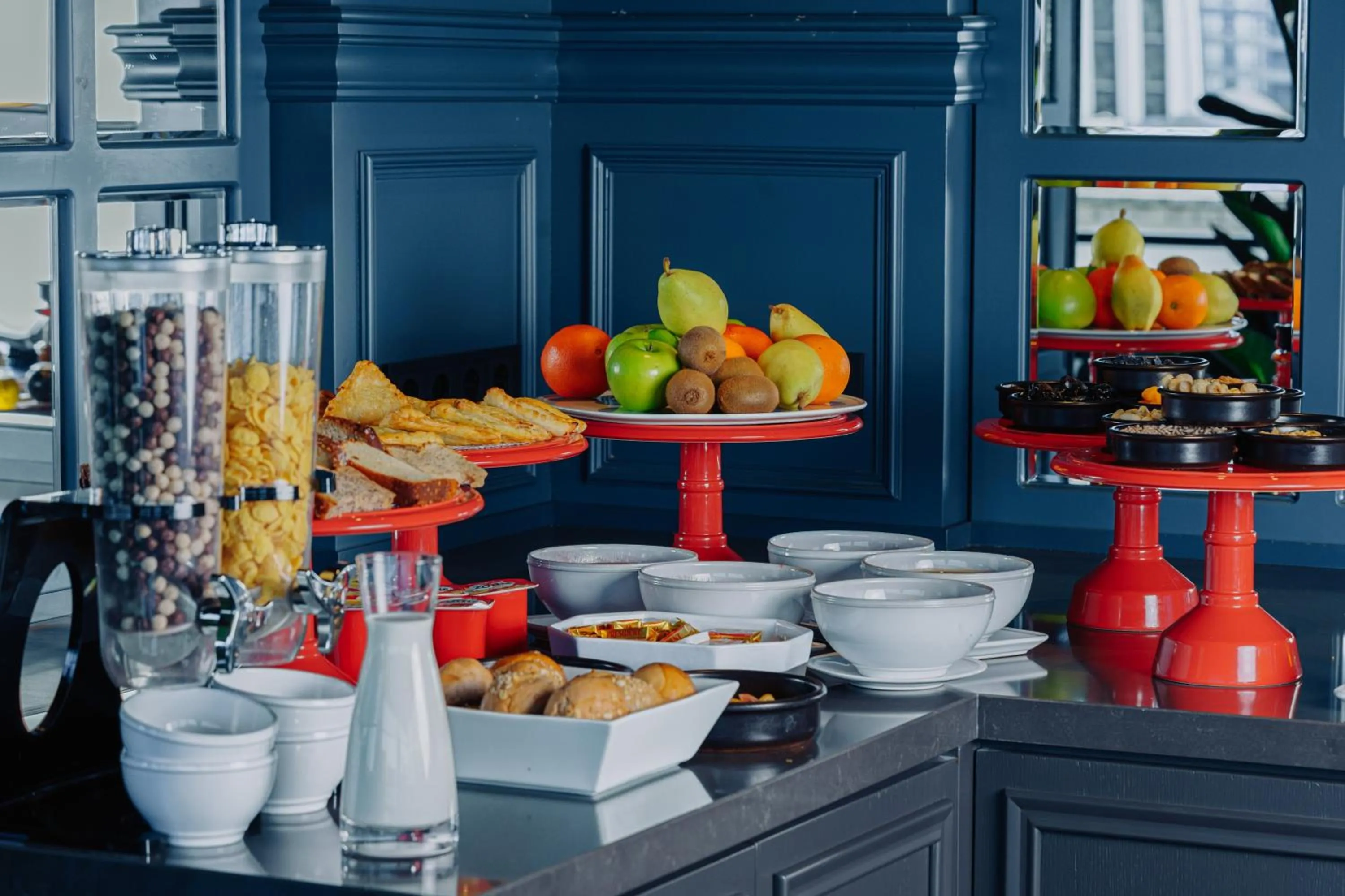 Restaurant/places to eat in Tapis Rouge Design Boutique Hotel