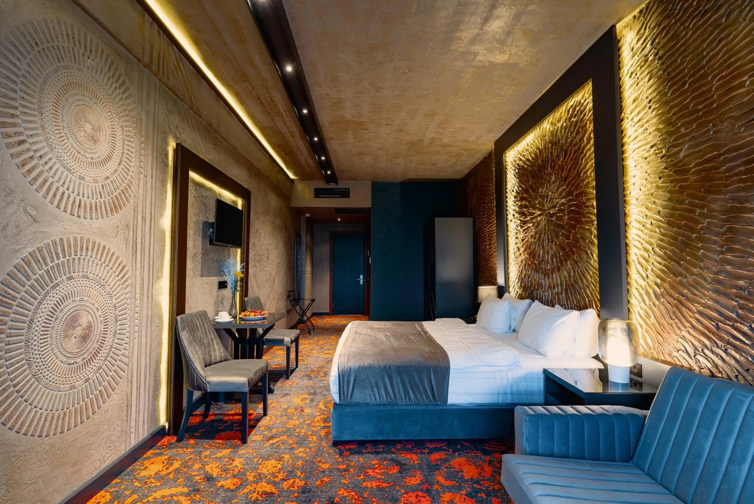 Photo of the whole room, Bed in Tapis Rouge Design Boutique Hotel