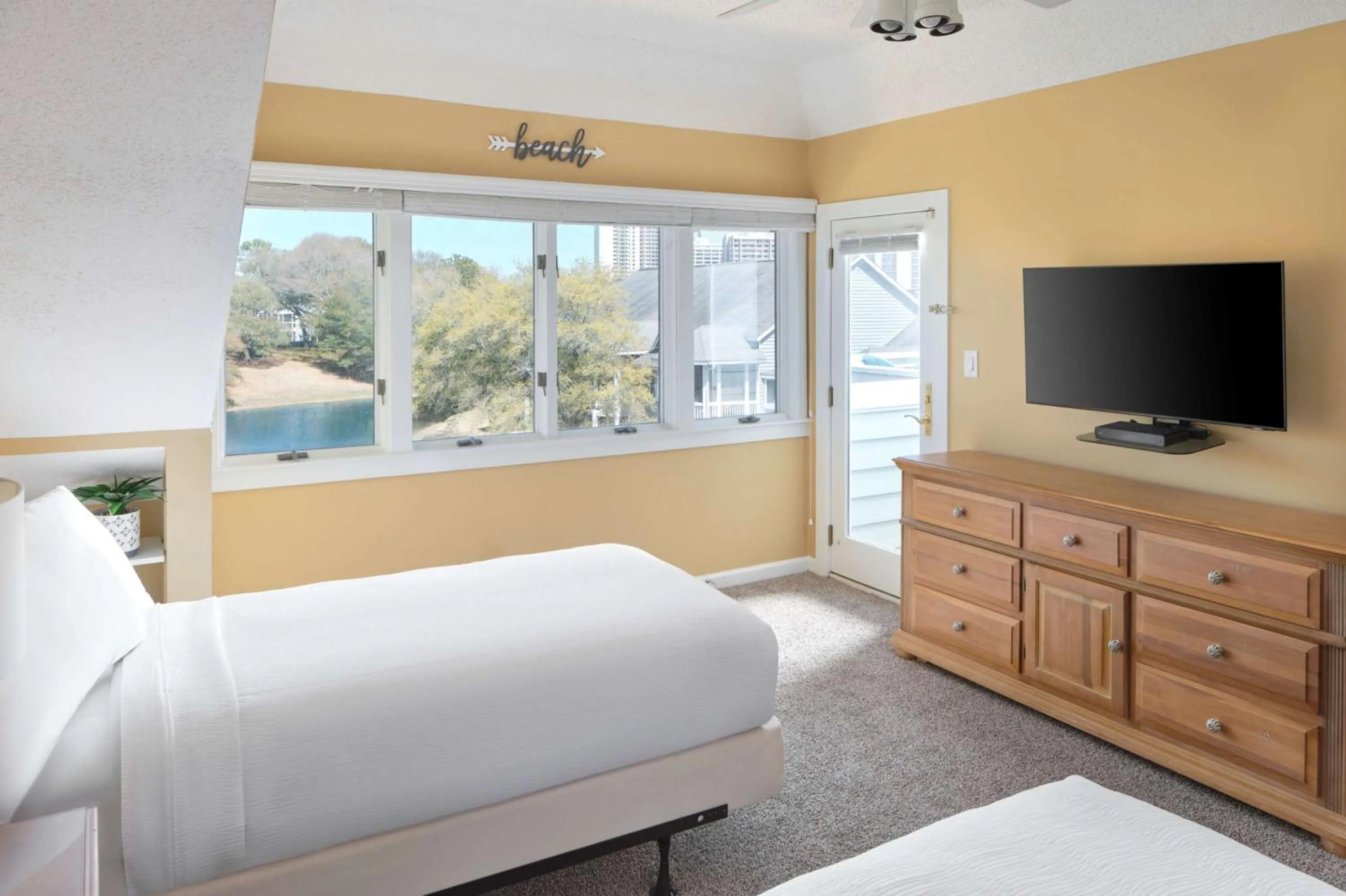 Bed in Kingston Plantation Condos