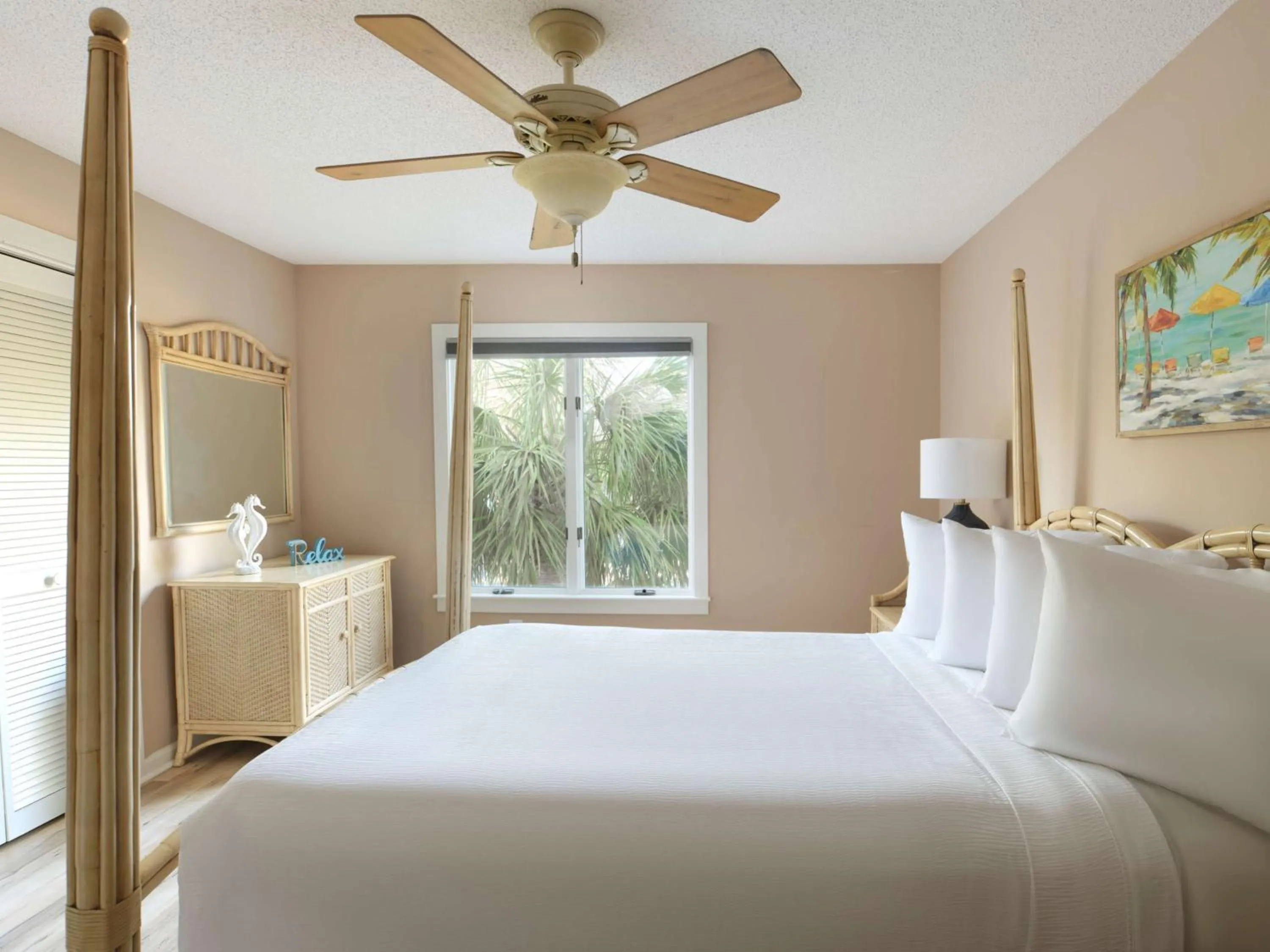 Bed in Kingston Plantation Condos