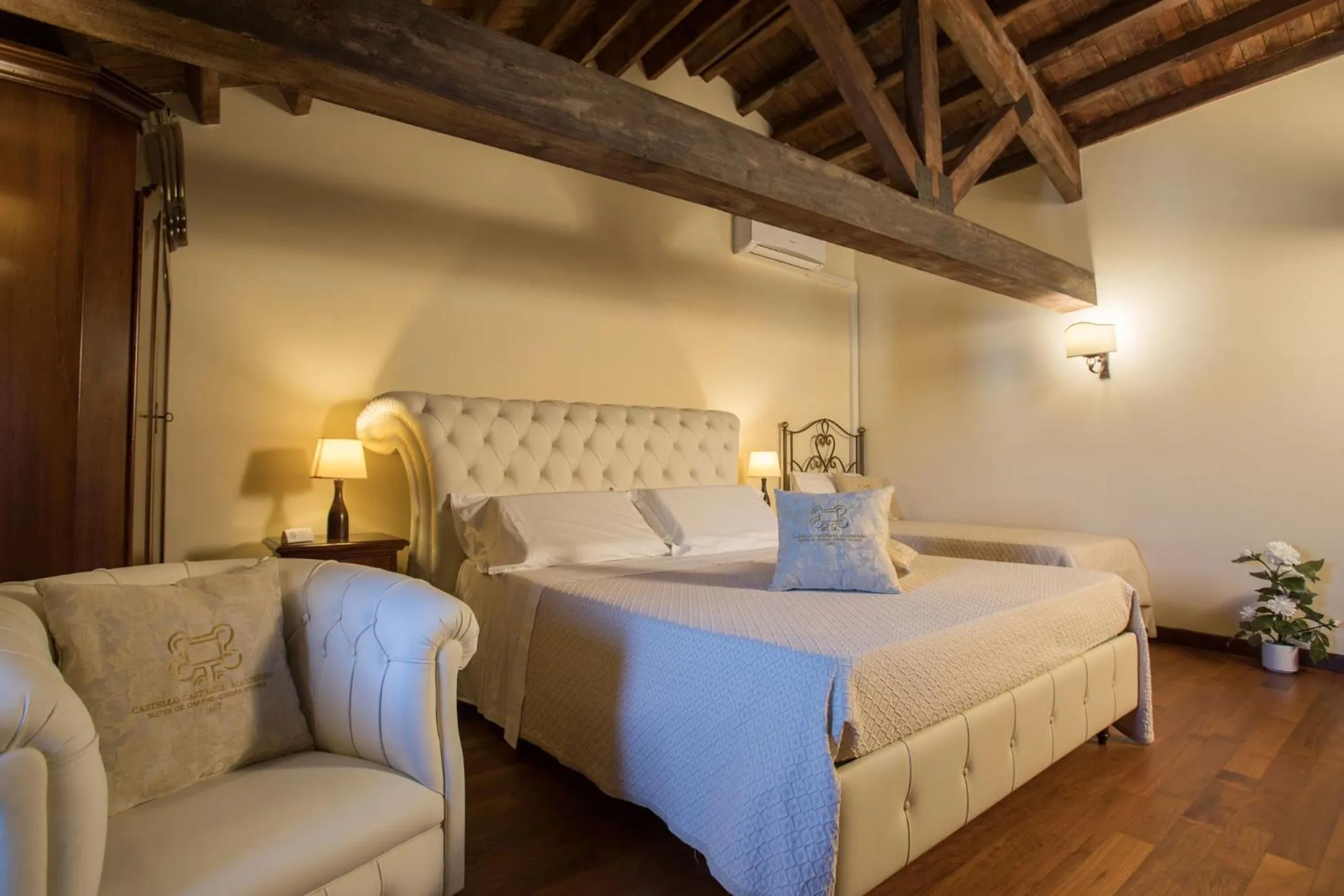 Photo of the whole room, Bed in Castello Castriota Scanderbeg