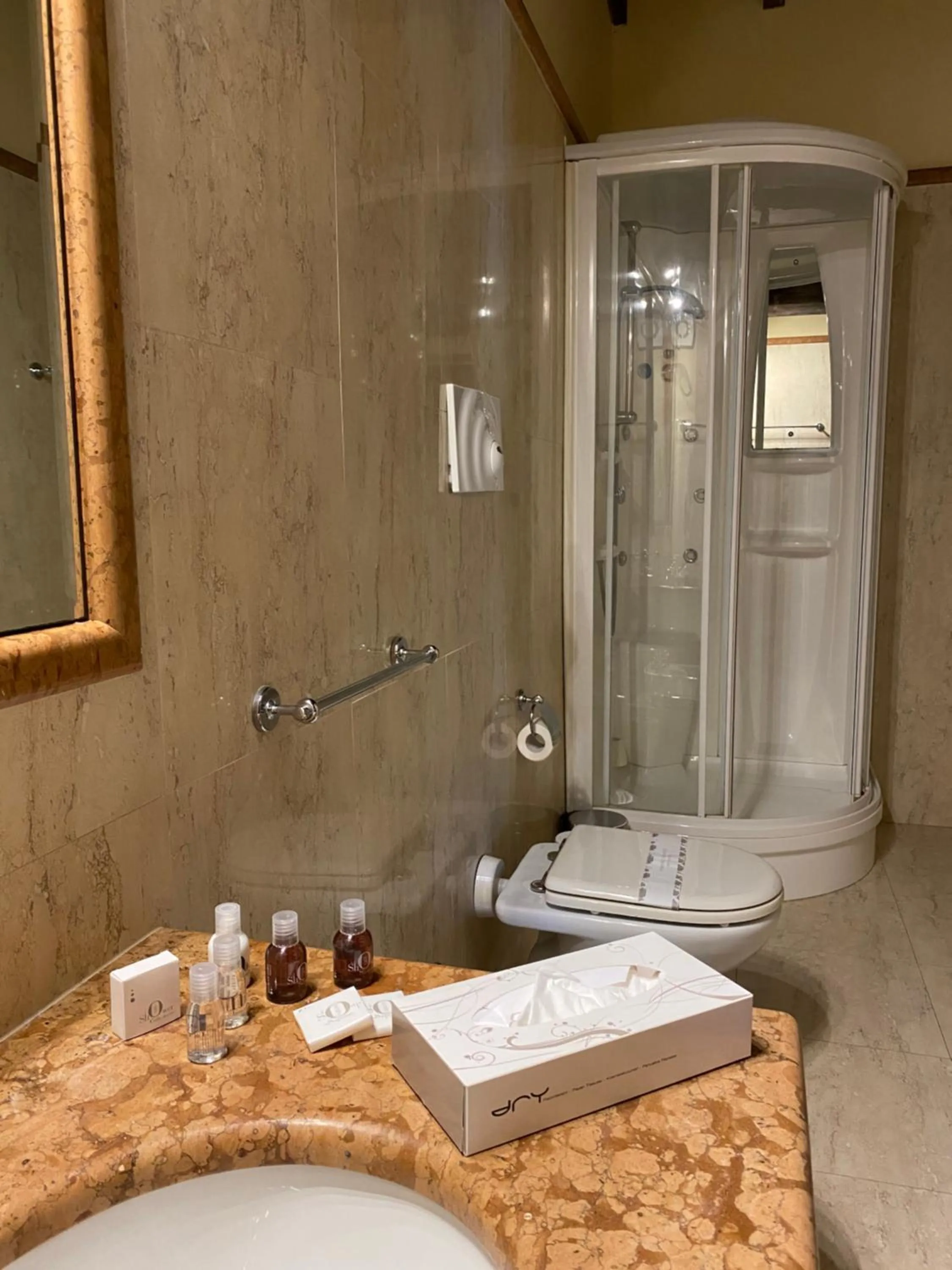 Shower in Castello Castriota Scanderbeg