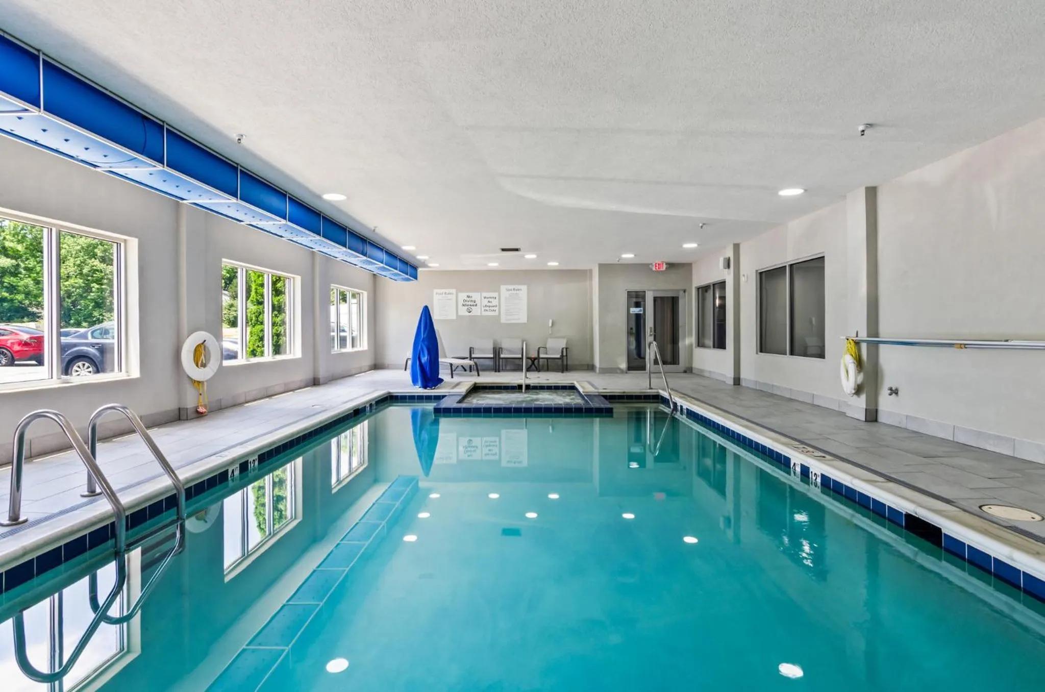Swimming pool in Holiday Inn Express & Suites Wytheville by IHG