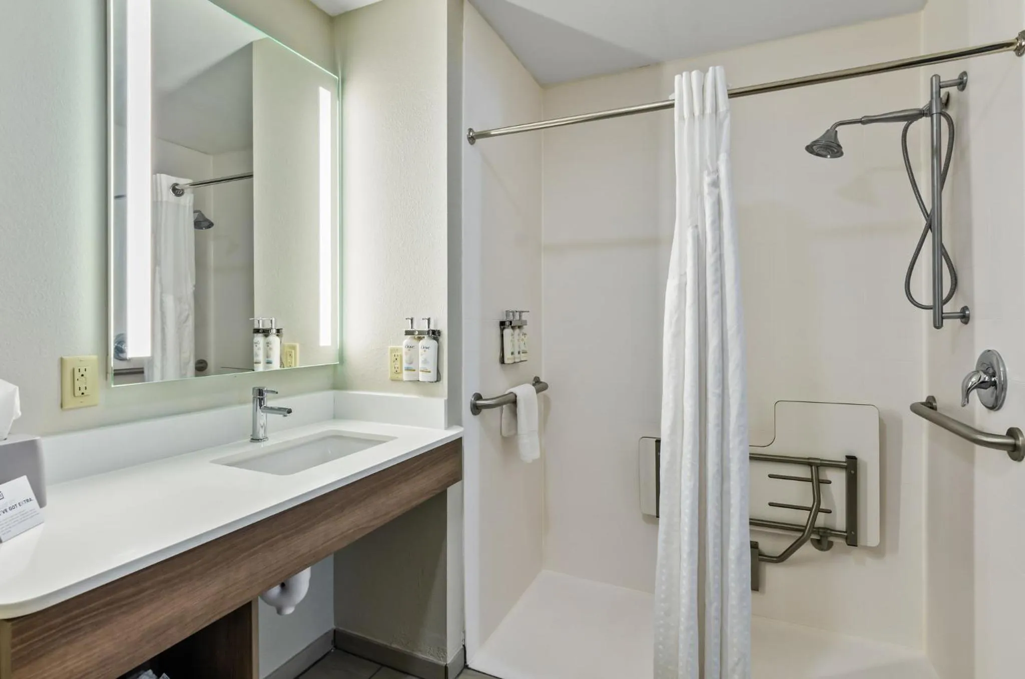 Photo of the whole room in Holiday Inn Express & Suites Wytheville by IHG