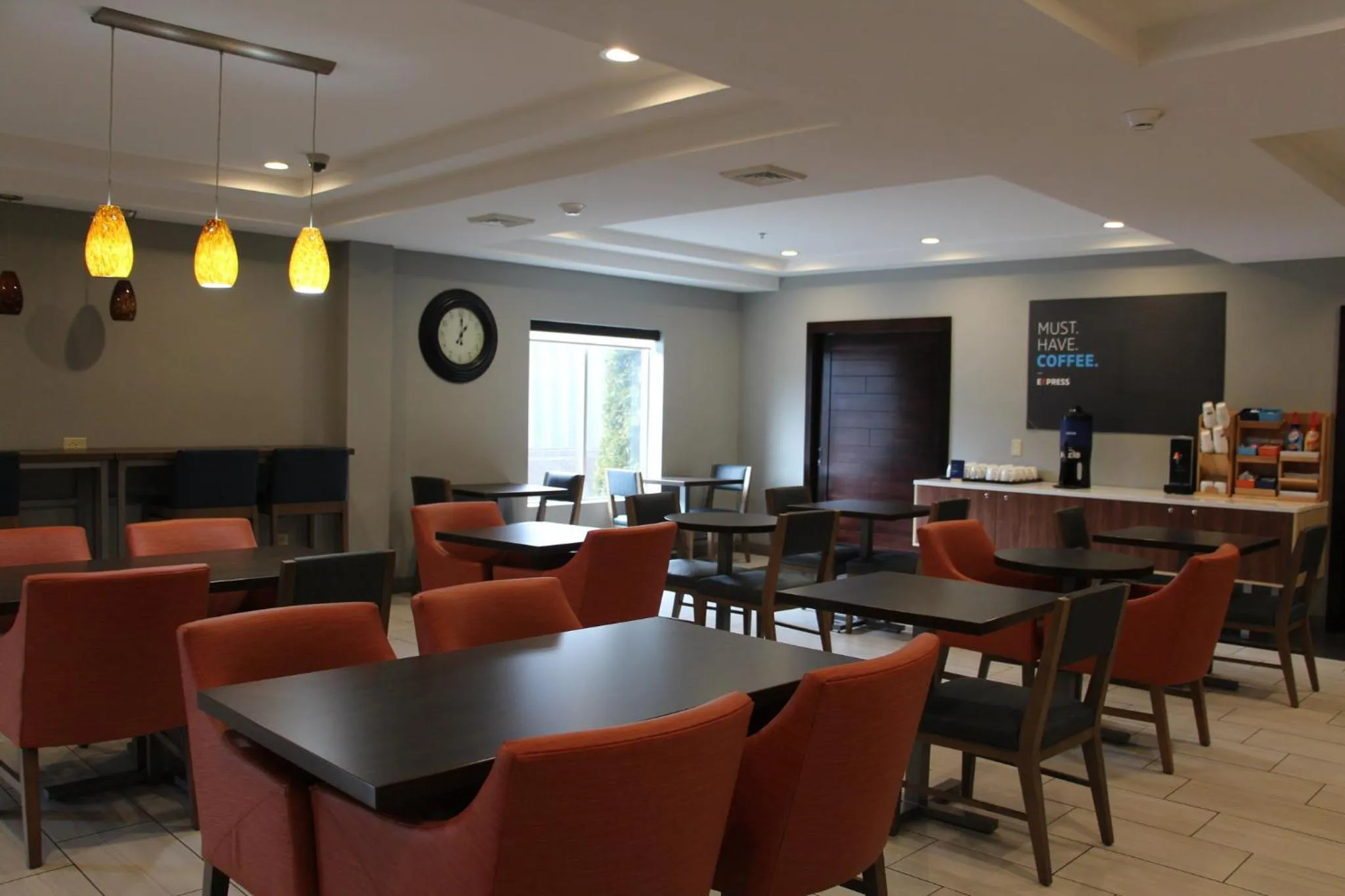 Restaurant/places to eat in Holiday Inn Express & Suites Wytheville by IHG