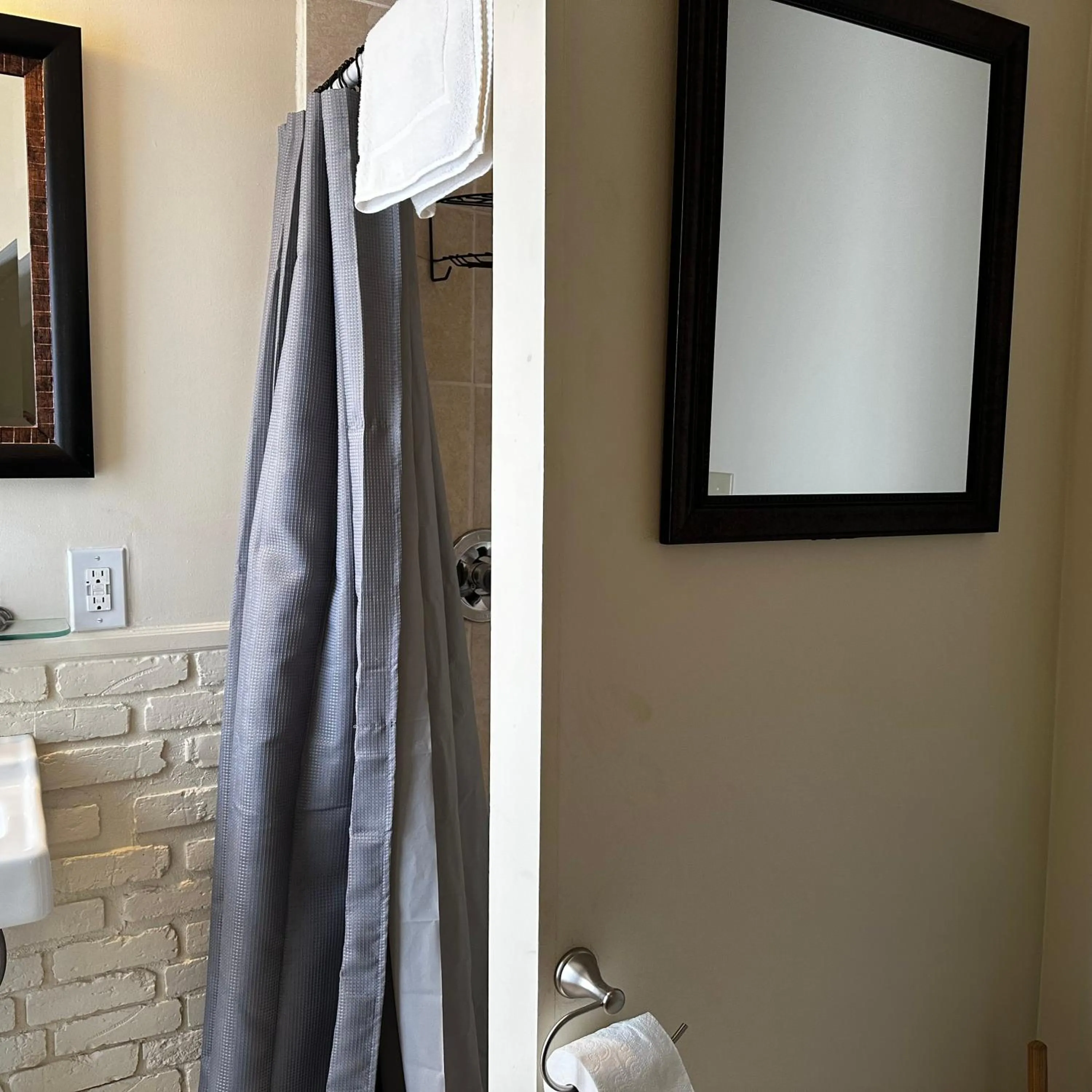 The Whitetail Inn and Suites- Lincoln