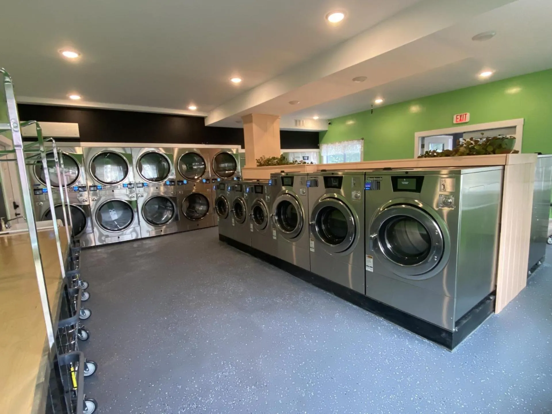 laundry in The Whitetail Inn and Suites- Lincoln