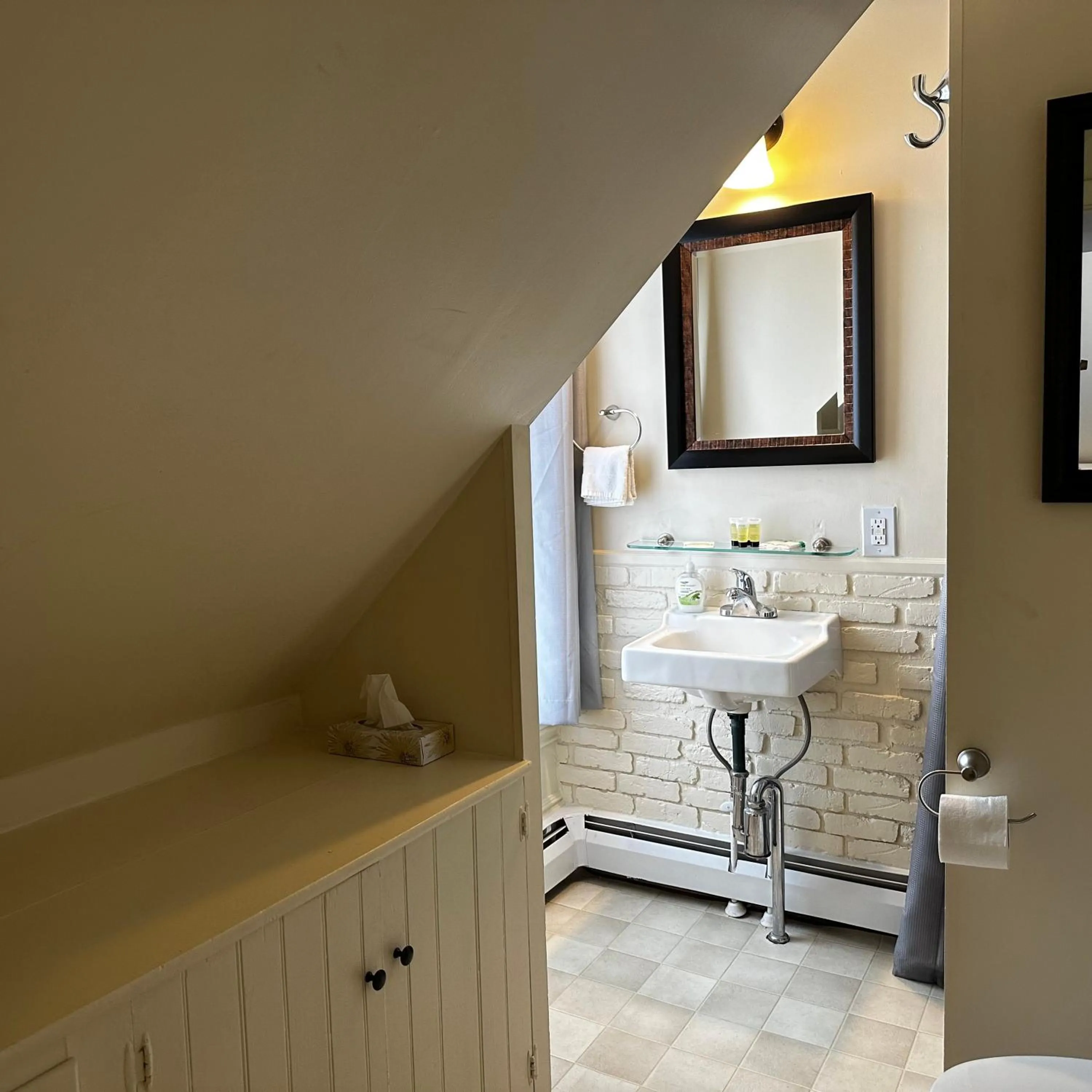 The Whitetail Inn and Suites- Lincoln