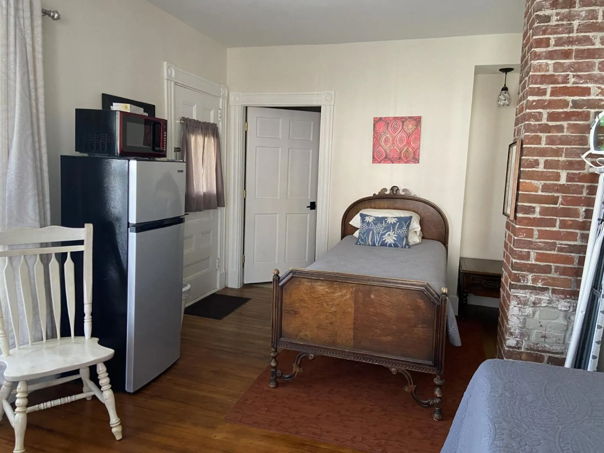 Bed in The Whitetail Inn and Suites- Lincoln