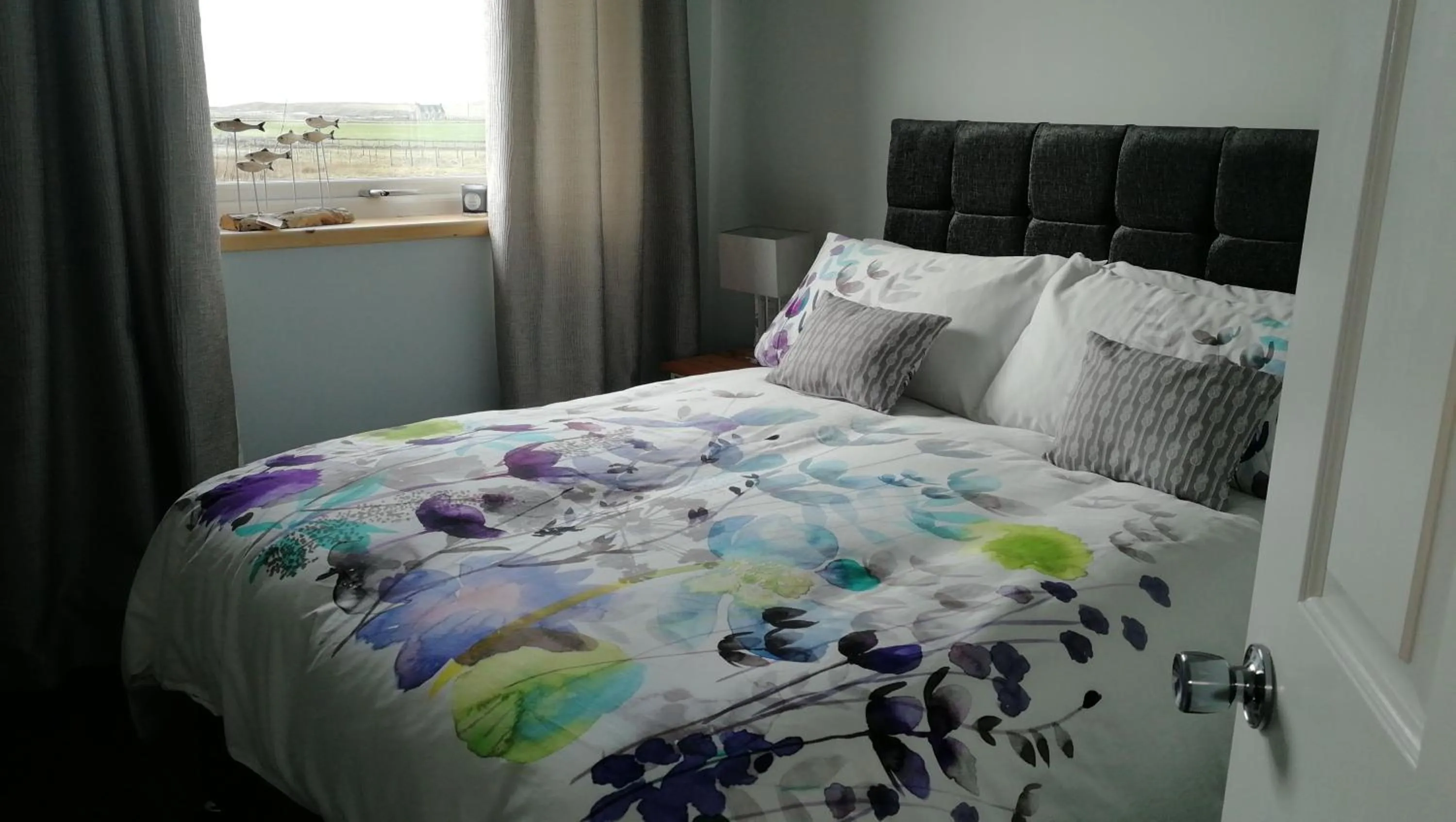 Bed in The Fisherman's Snug self catering North Uist