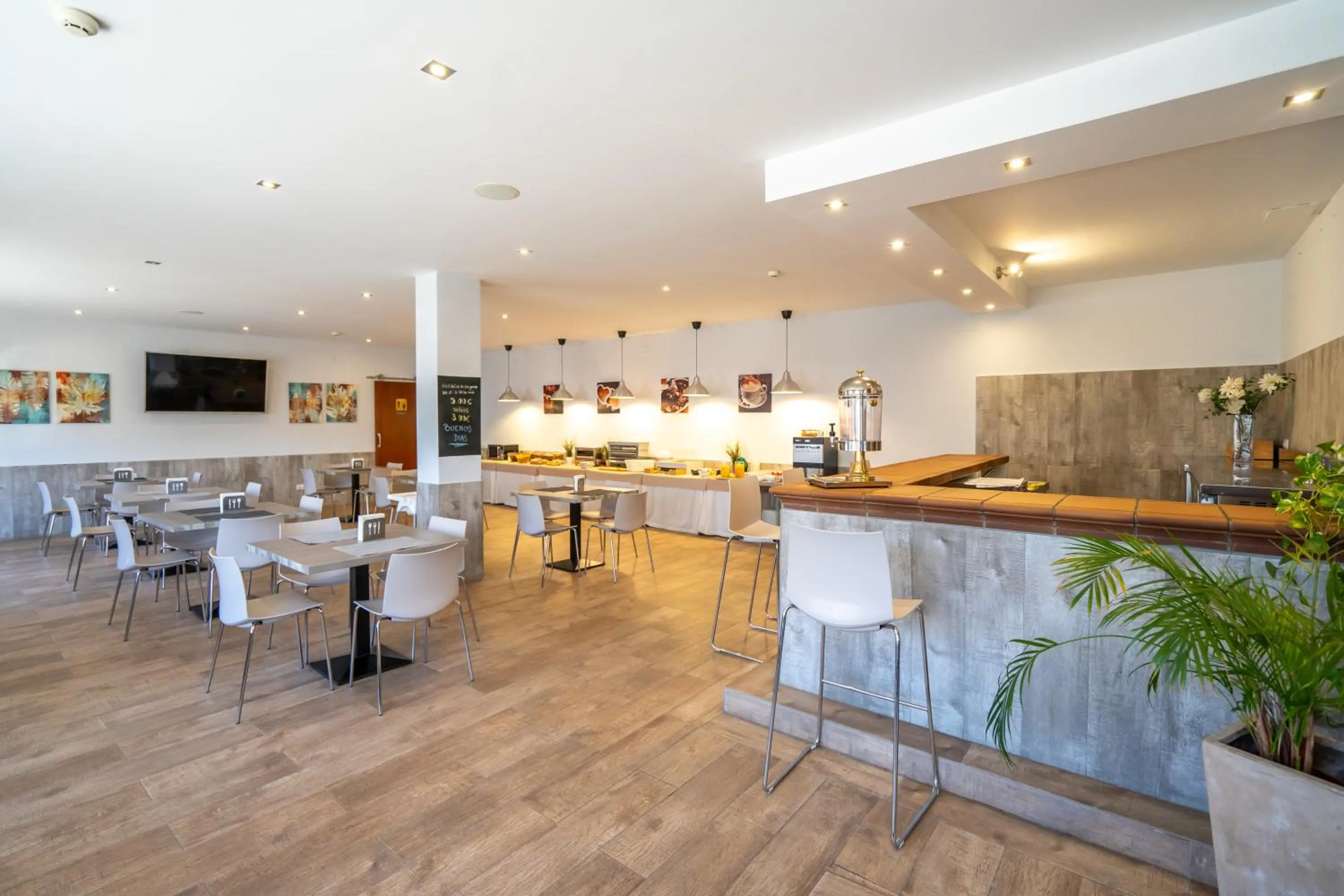 Breakfast in Apartamentos Puerta del Sur