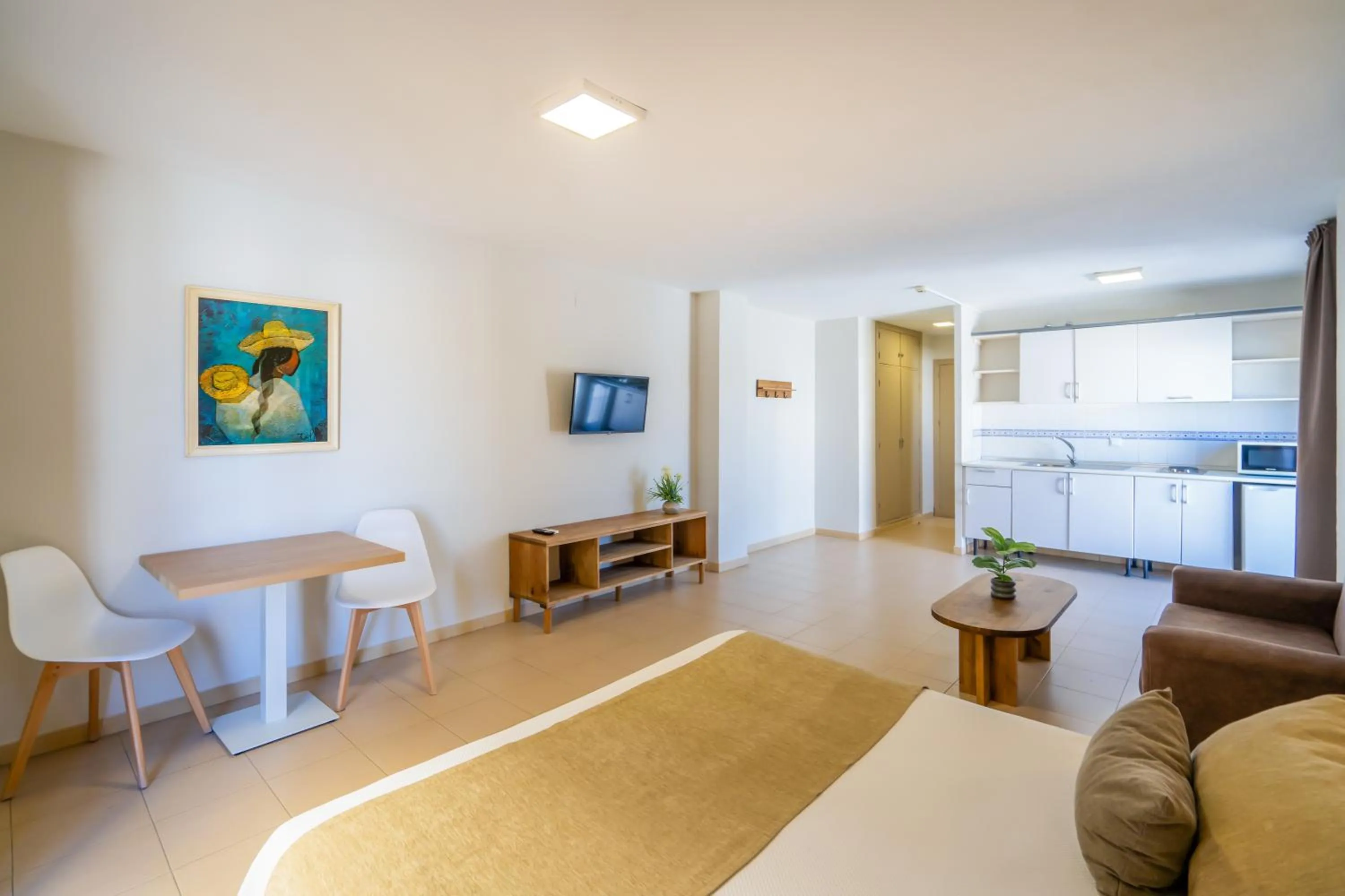 Kitchen or kitchenette, Bed in Apartamentos Puerta del Sur