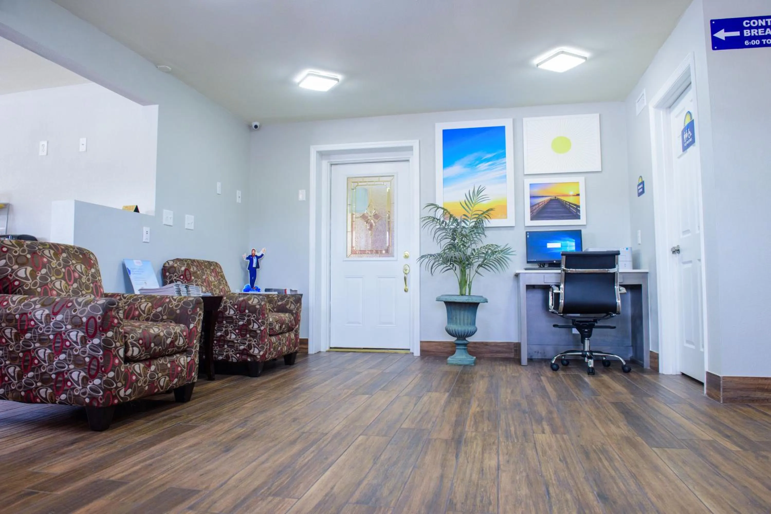 Lobby or reception in Days Inn & Suites by Wyndham Athens