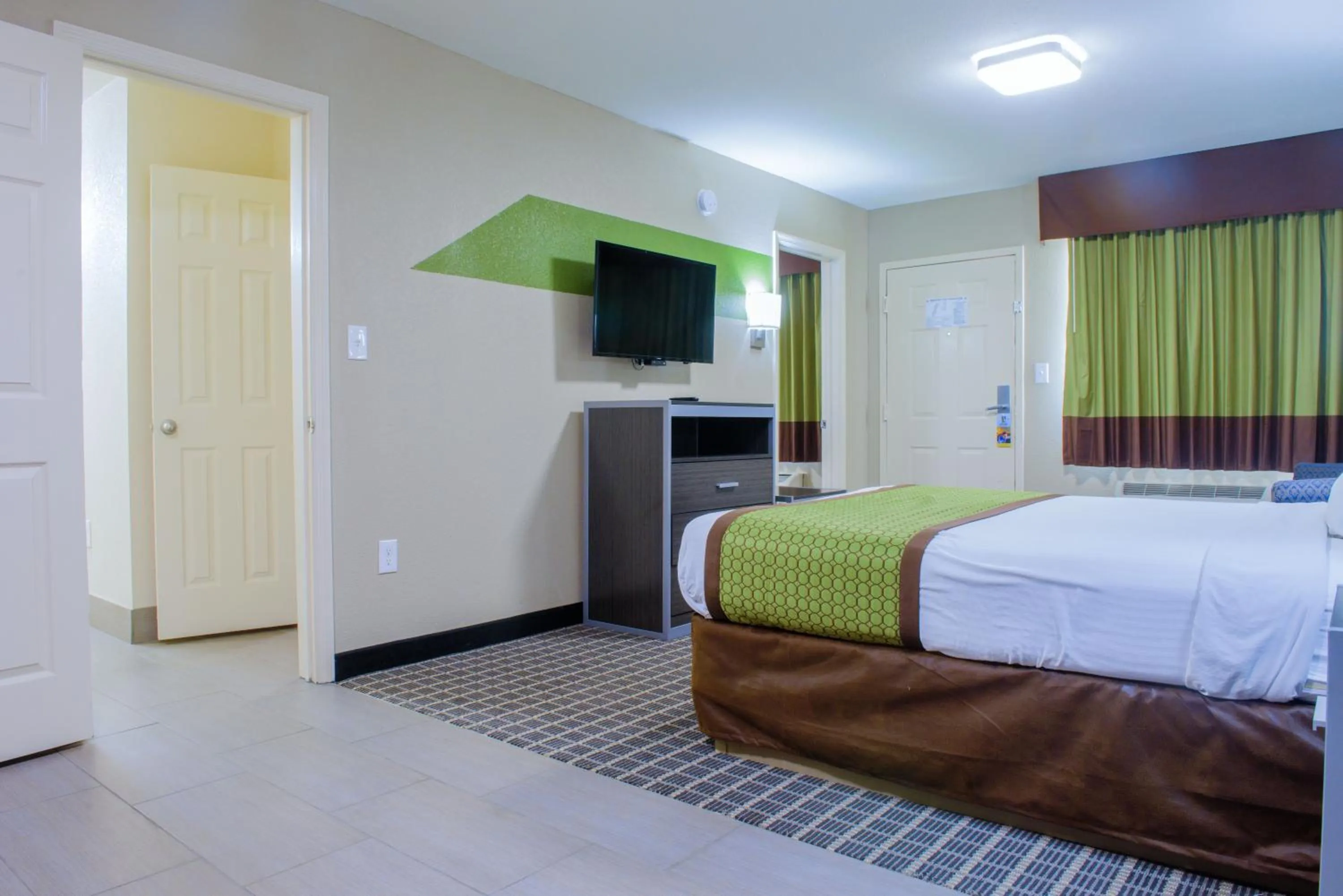 Bed in Days Inn & Suites by Wyndham Athens
