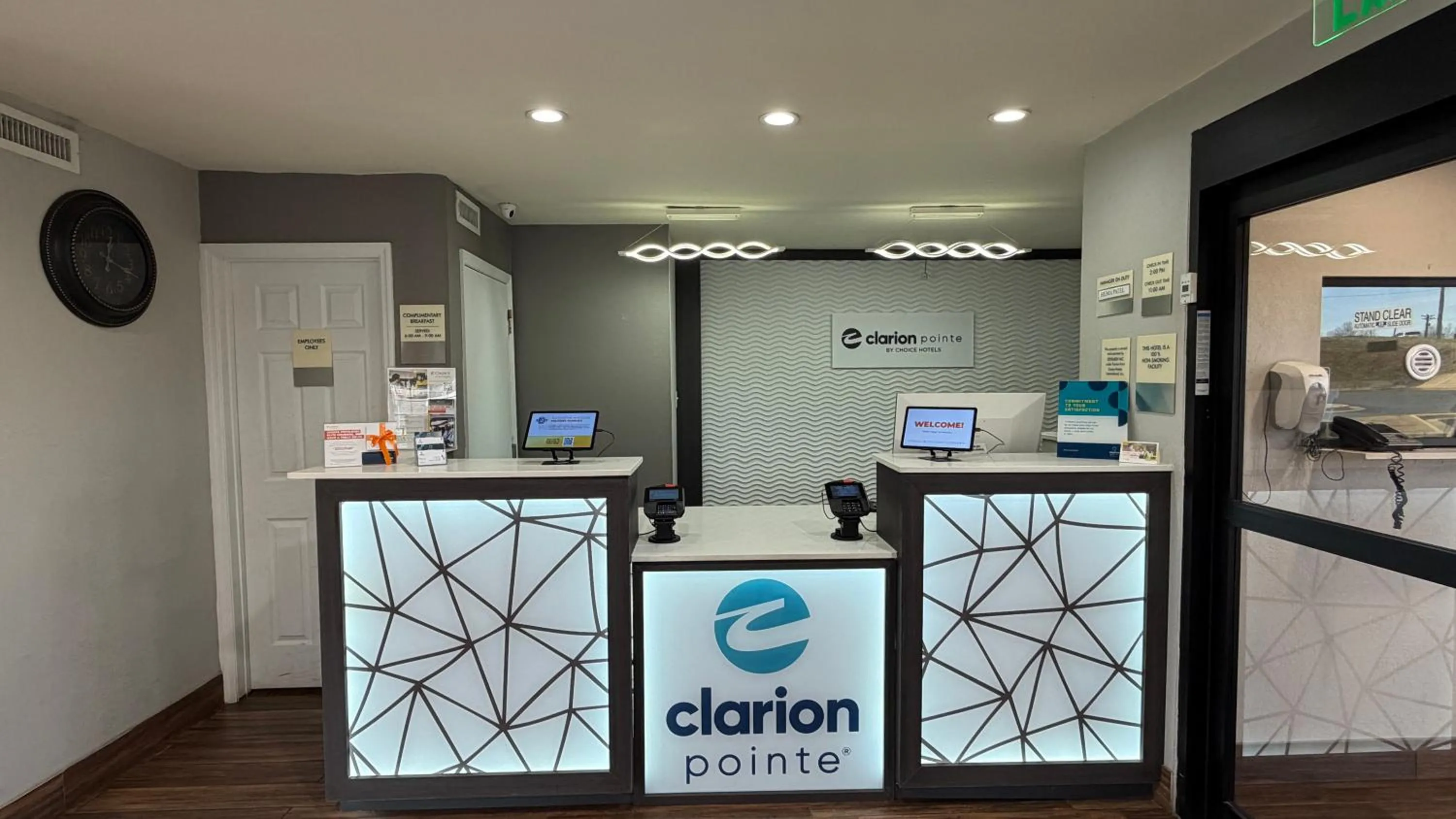 Lobby or reception in Clarion Pointe Athens I-65