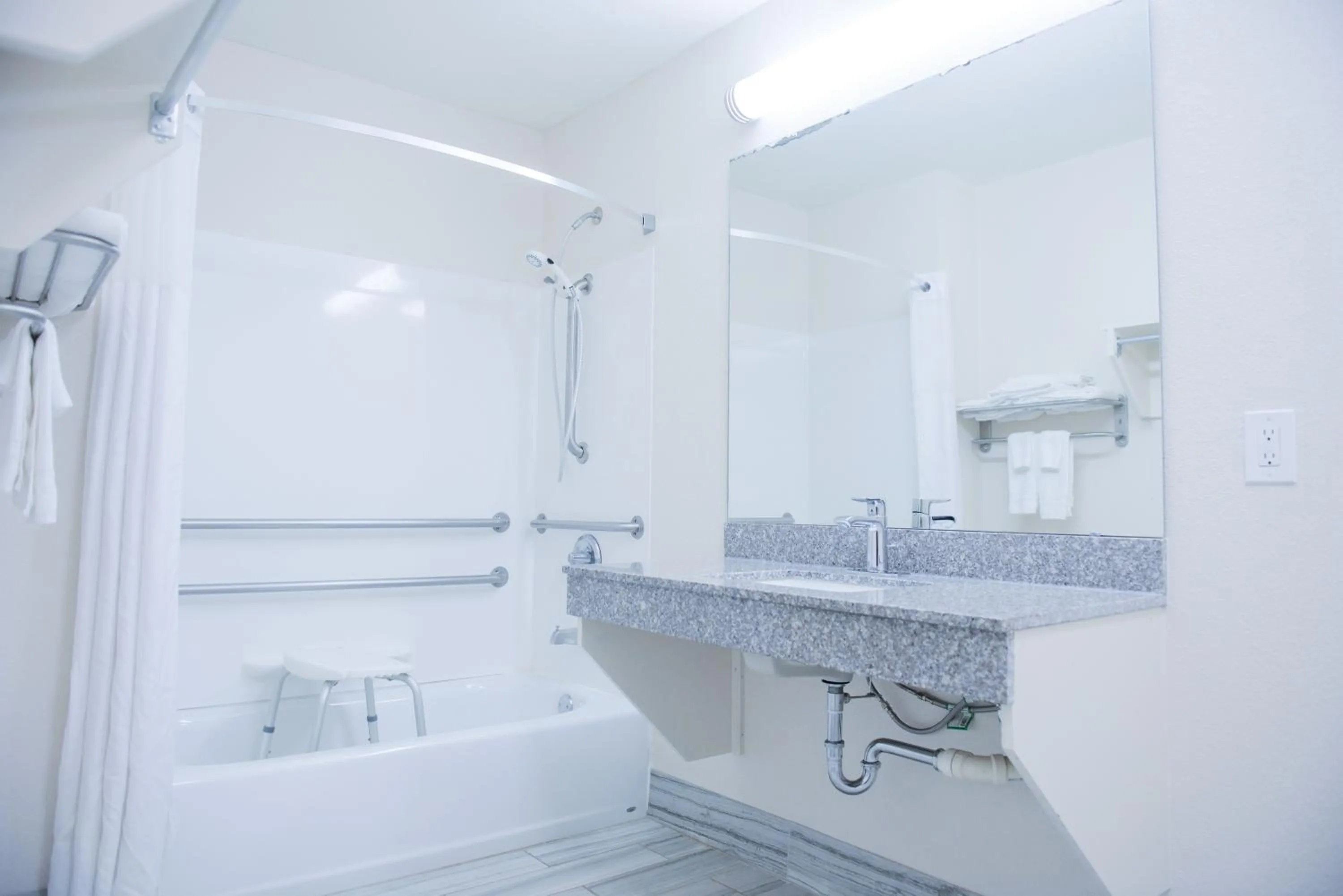 Days Inn & Suites by Wyndham Athens