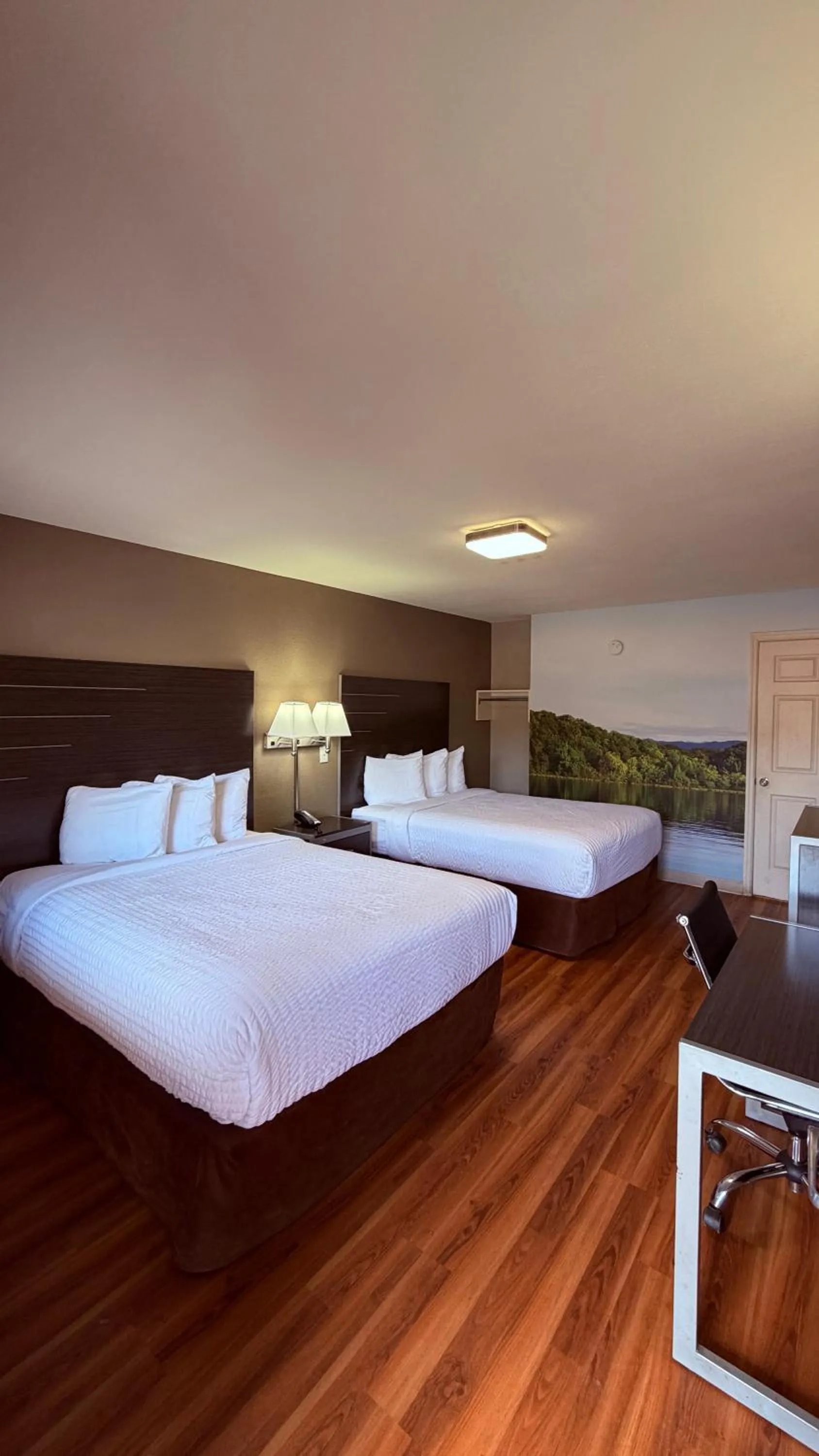 Bedroom, Bed in Clarion Pointe Athens I-65