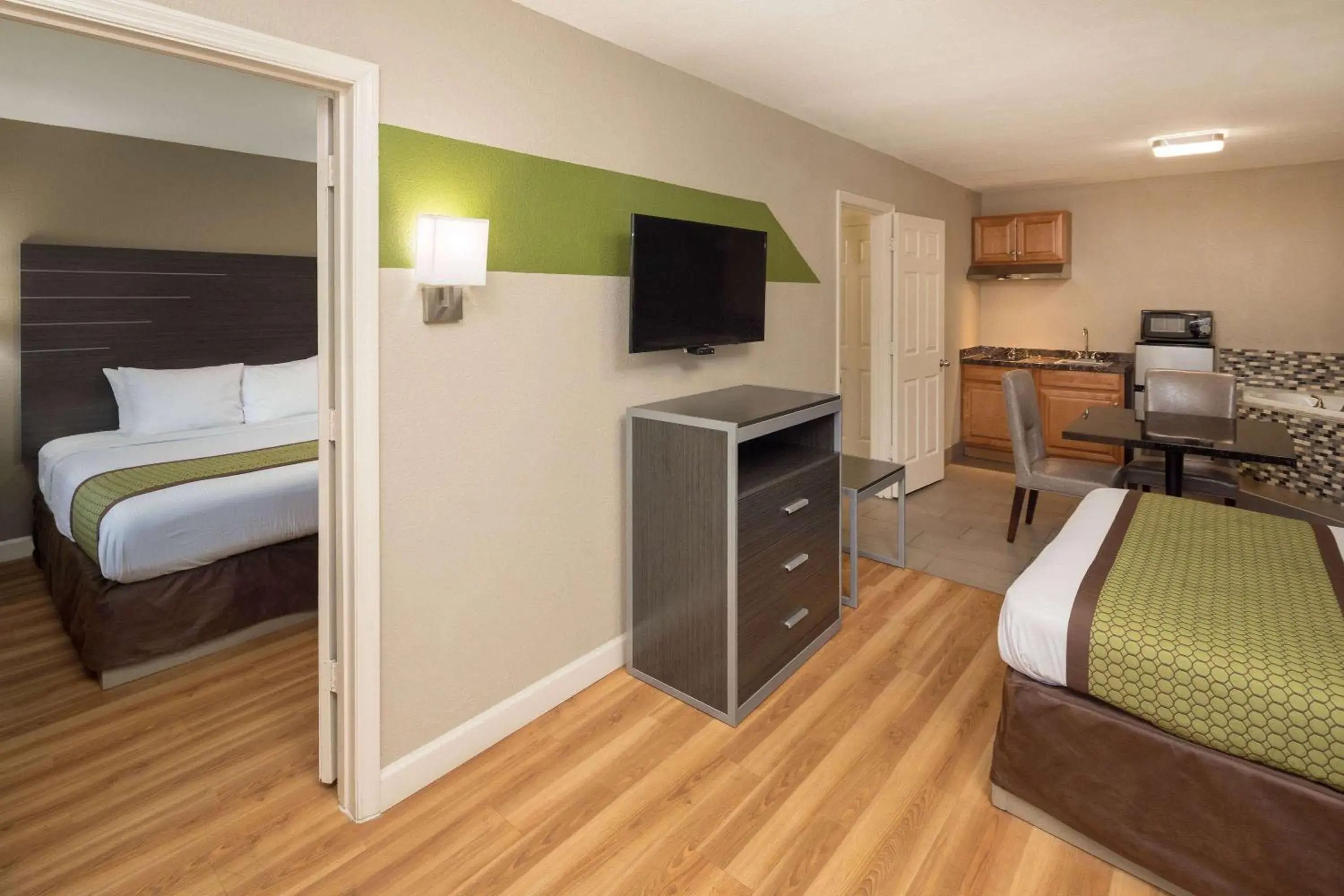 One-Bedroom King/Queen Suite - Pet Friendly/Non-Smoking in Days Inn & Suites by Wyndham Athens One-Bedroom King/Queen Suite - Pet Friendly/Non-Smoking in Days Inn & Suites by Wyndham Athens