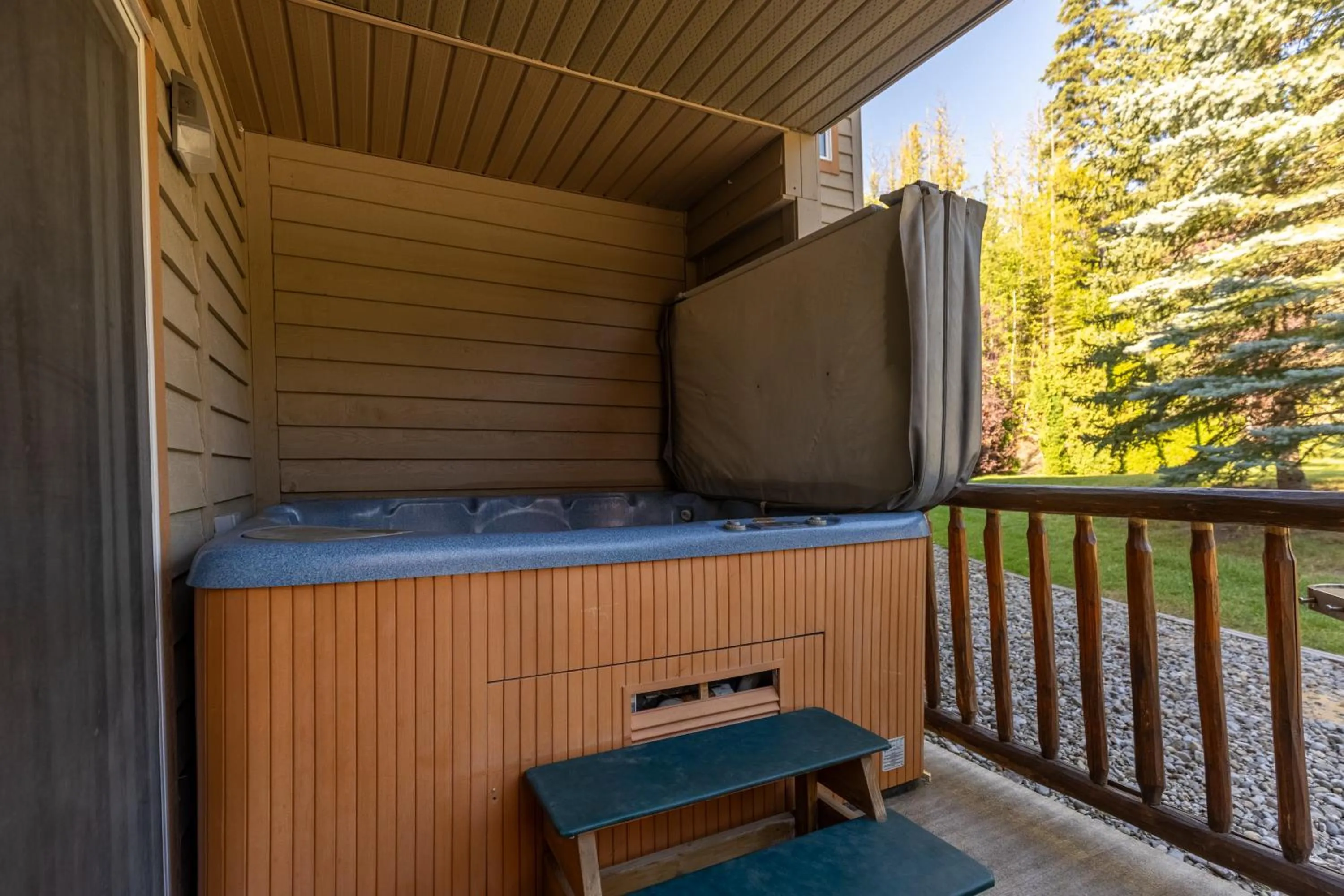 Stone Creek Chalets by Fernie Central Reservations