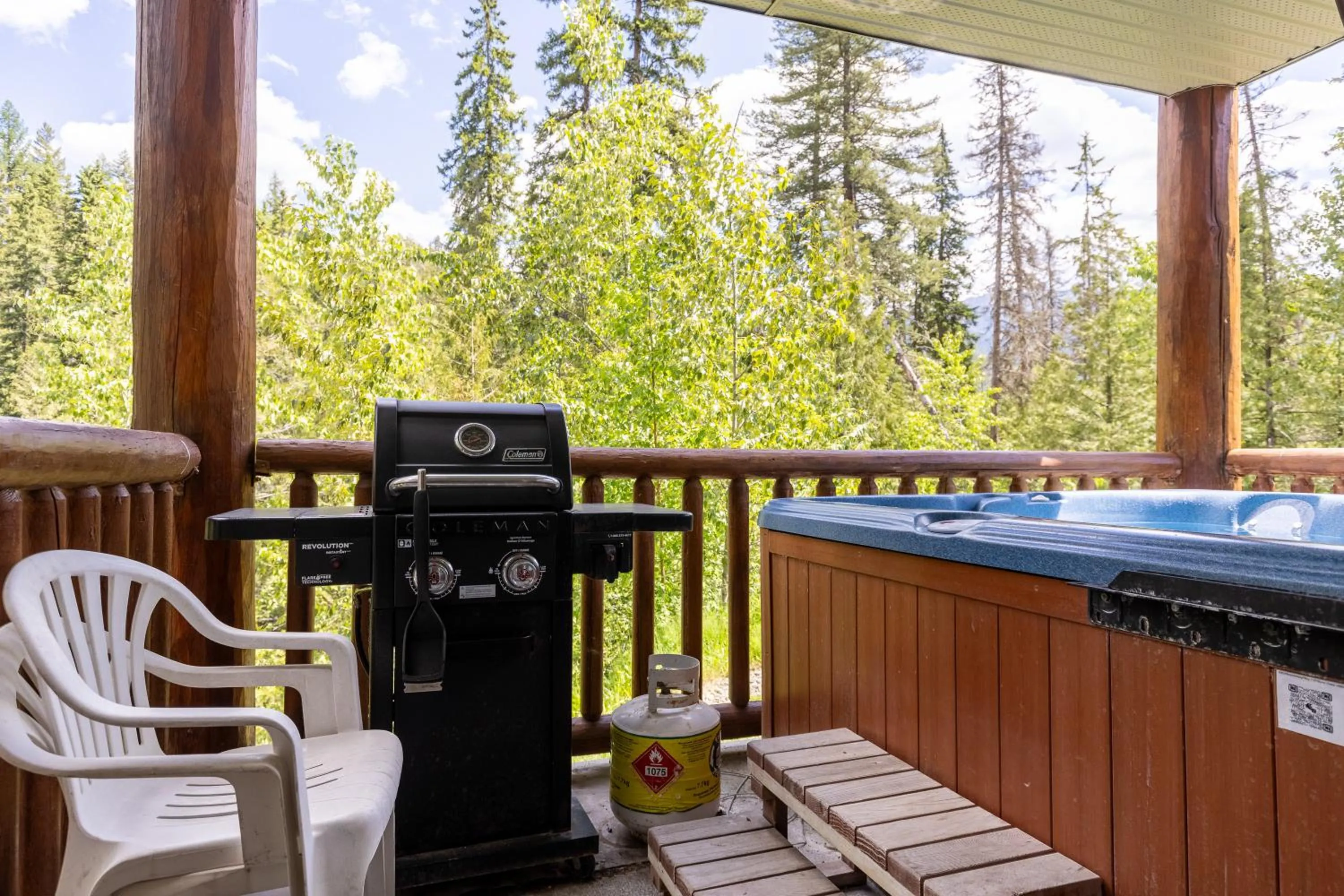 Stone Creek Chalets by Fernie Central Reservations