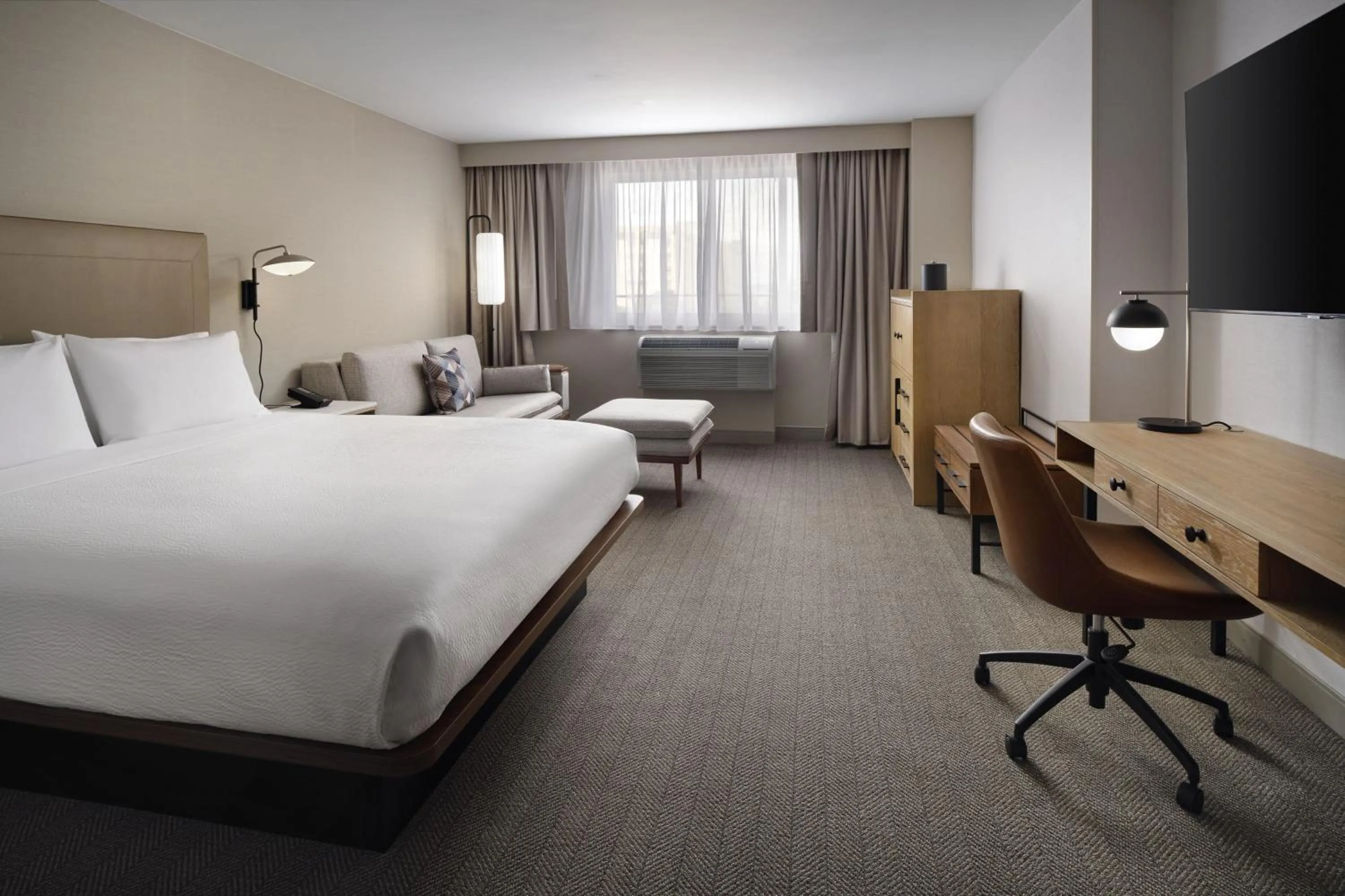 Photo of the whole room, Bed in The Bayshore Hotel San Francisco Airport - Burlingame