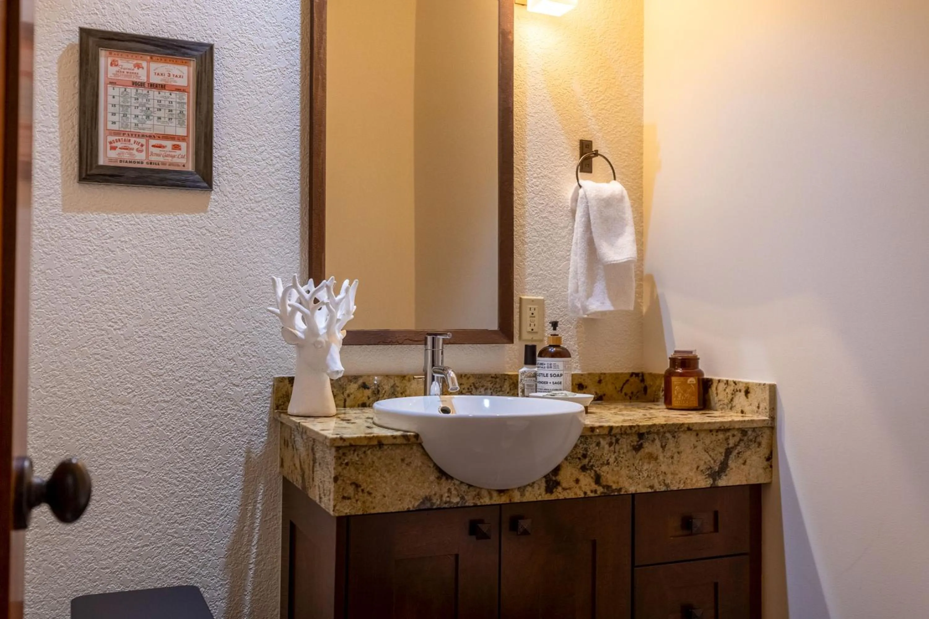 901 by Fernie Central Reservations