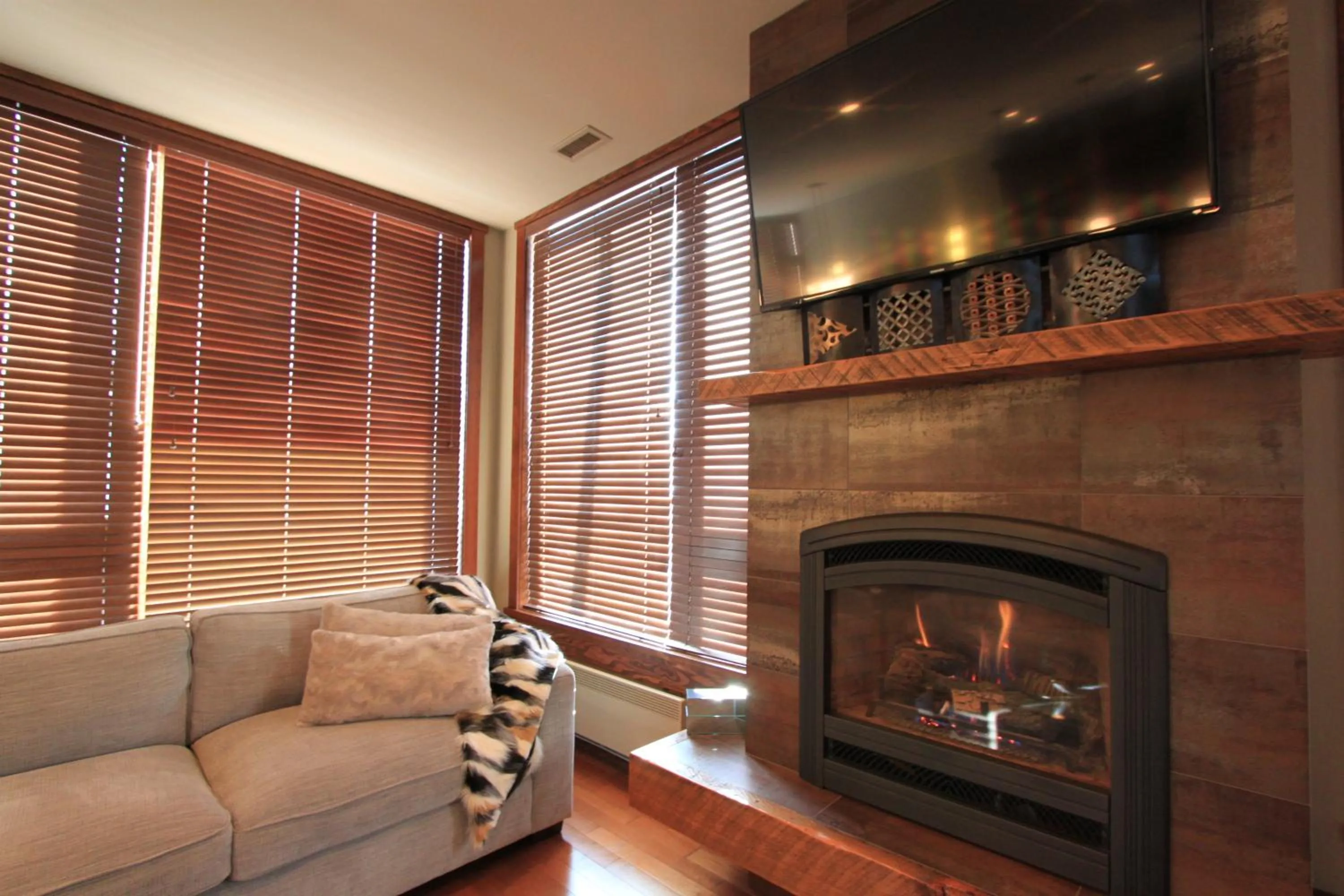 901 by Fernie Central Reservations