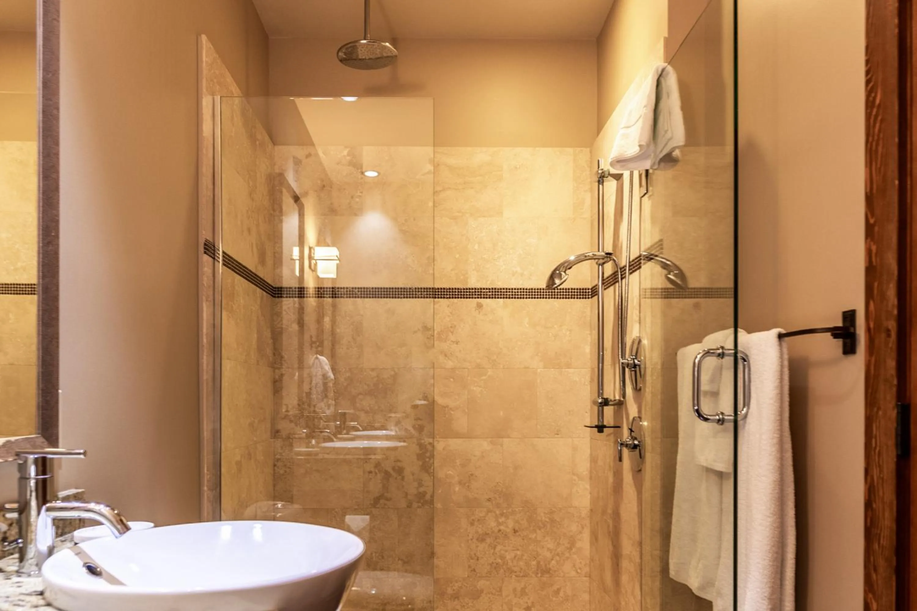 901 by Fernie Central Reservations