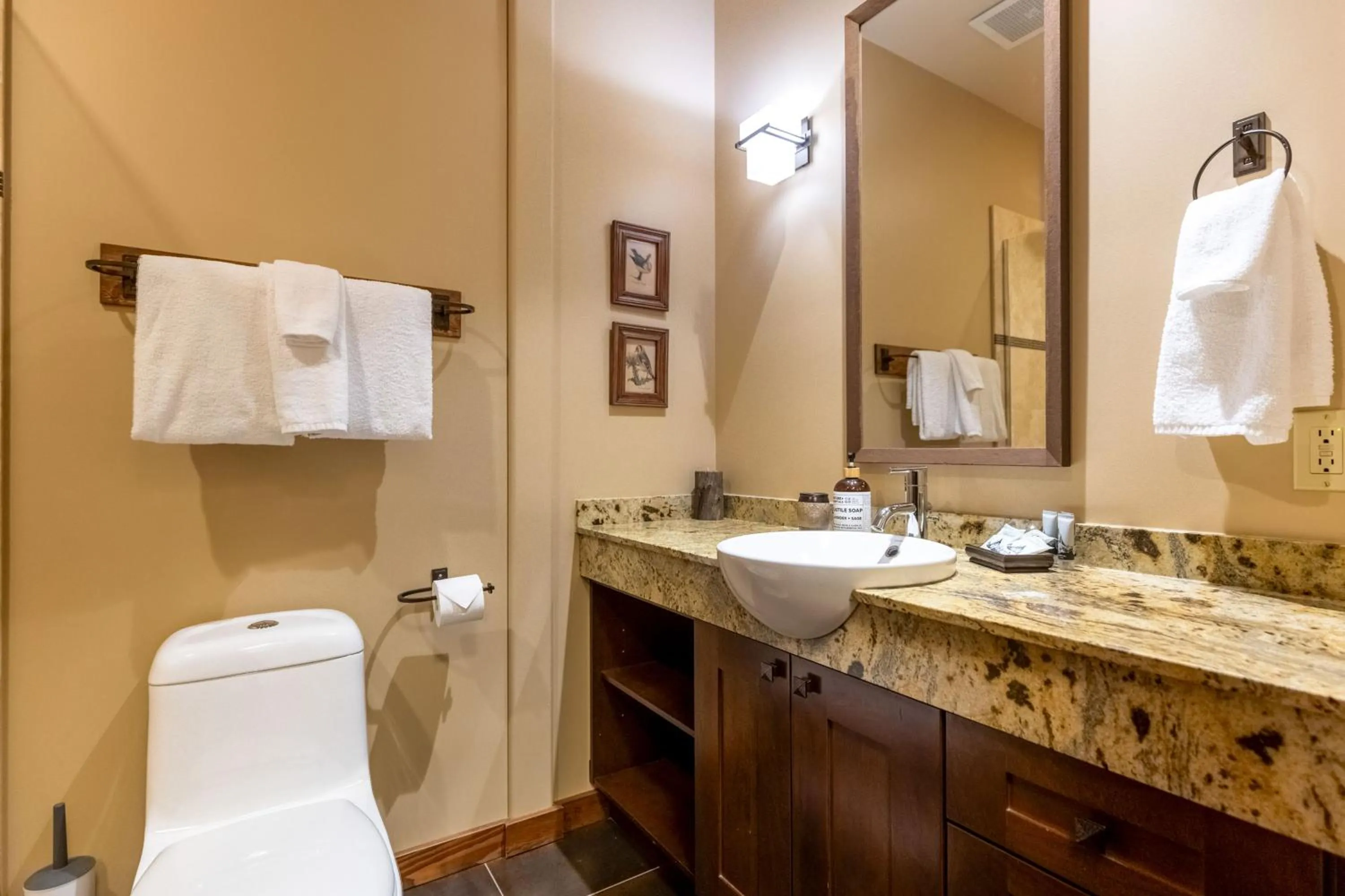 901 by Fernie Central Reservations