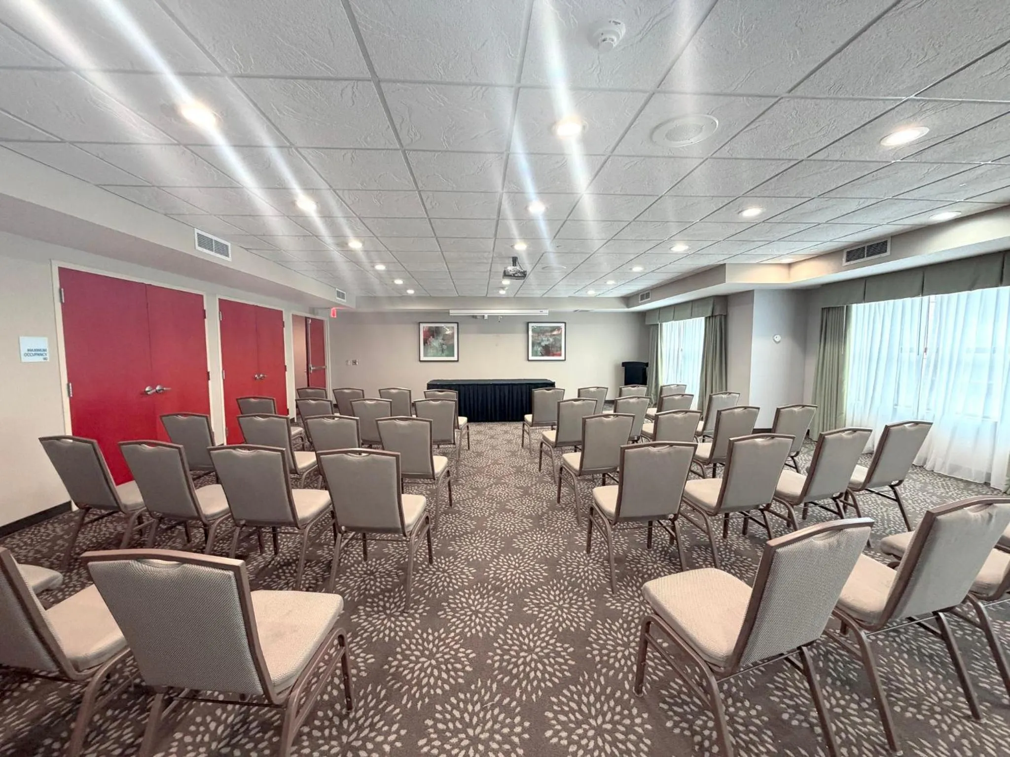 Meeting/conference room in Holiday Inn Express & Suites - Olathe North by IHG