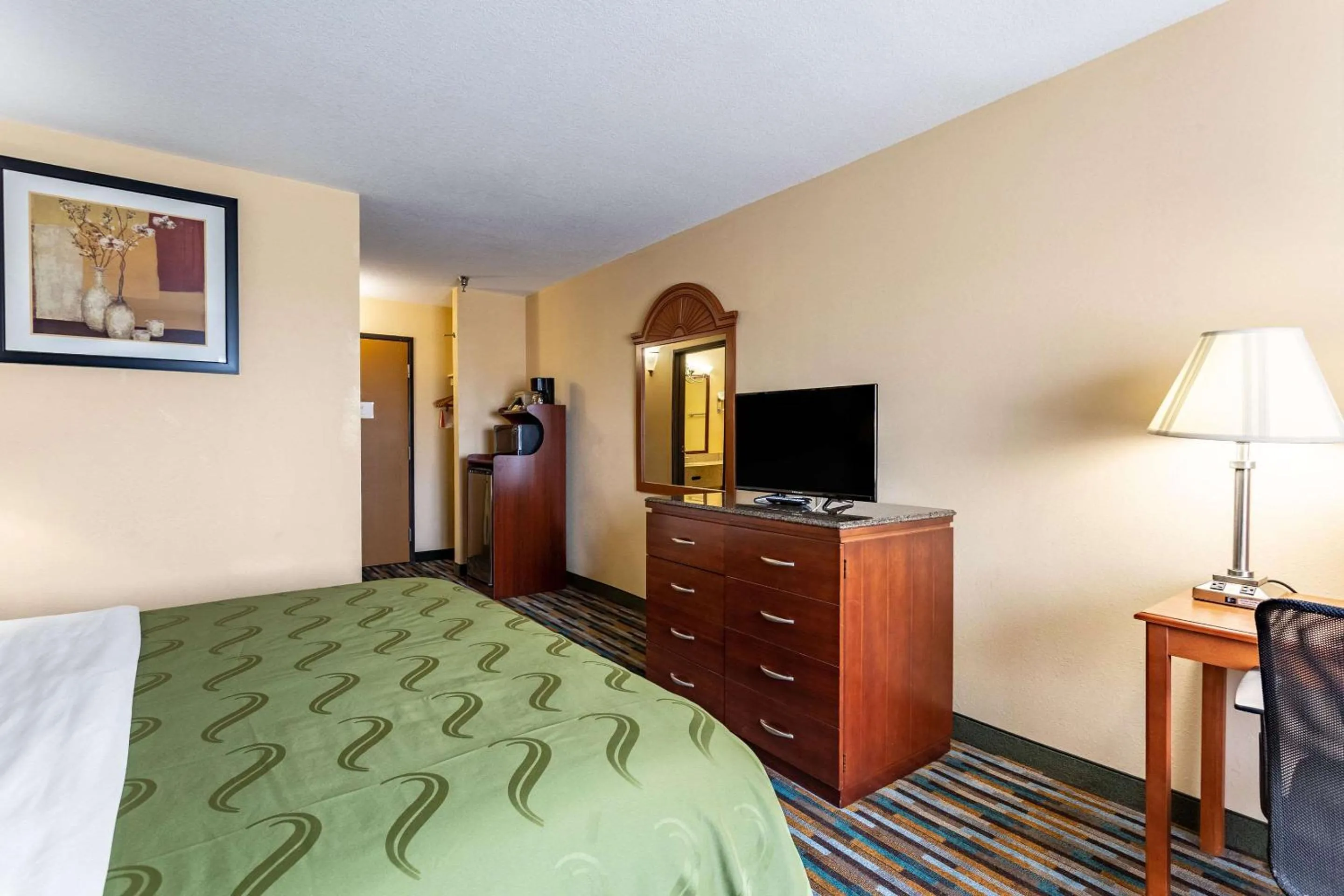 Photo of the whole room, Bed in Quality Inn