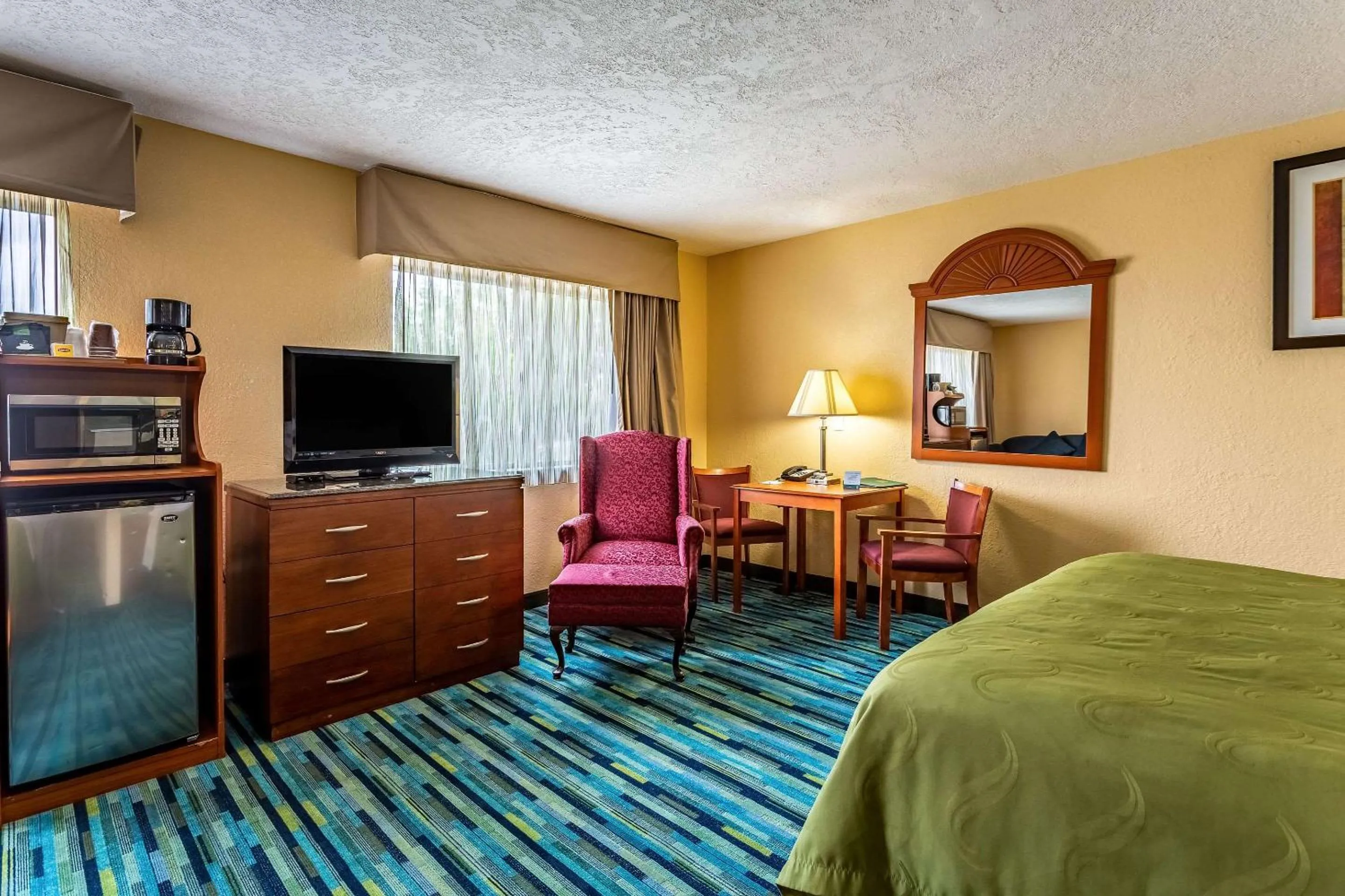 Photo of the whole room, Bed in Quality Inn