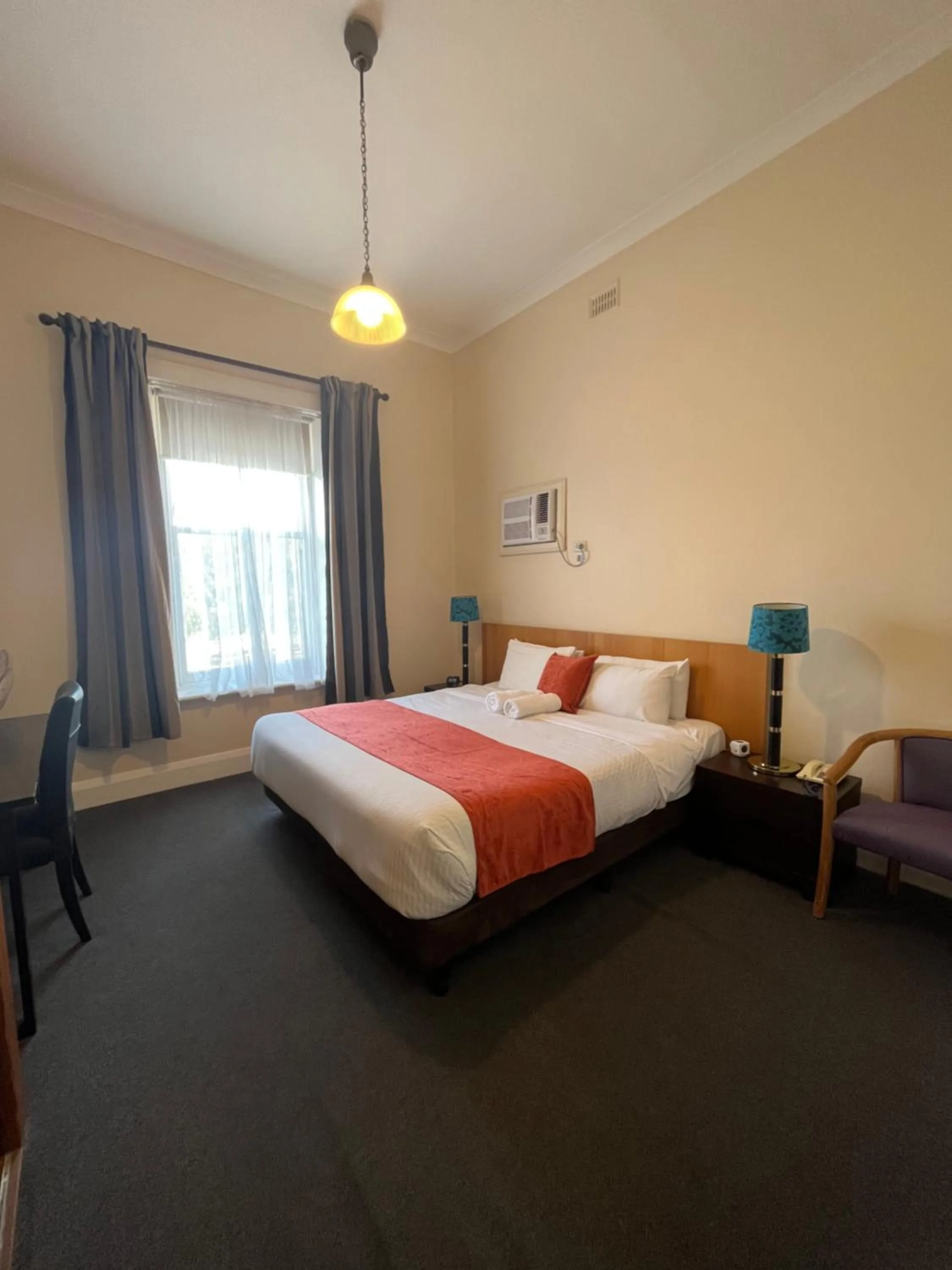 Bedroom, Bed in Princes Lodge Motel