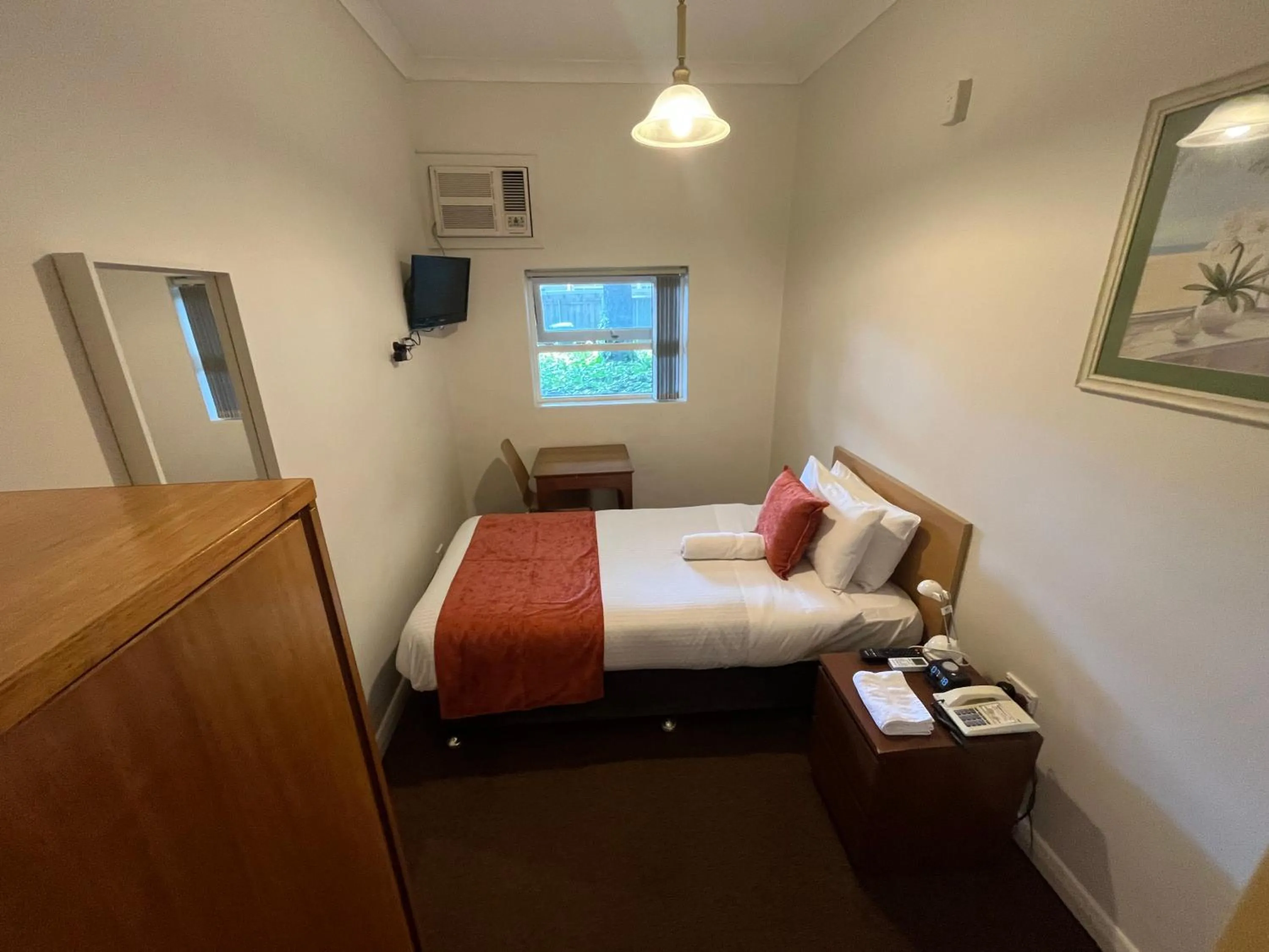 Photo of the whole room, Bed in Princes Lodge Motel