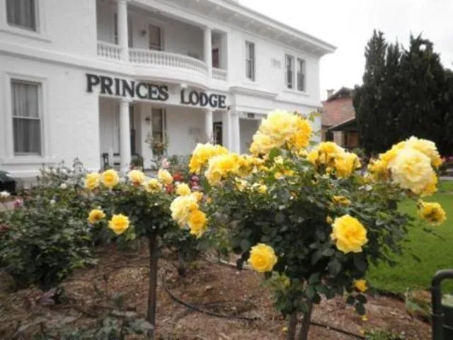 Facade/entrance in Princes Lodge Motel