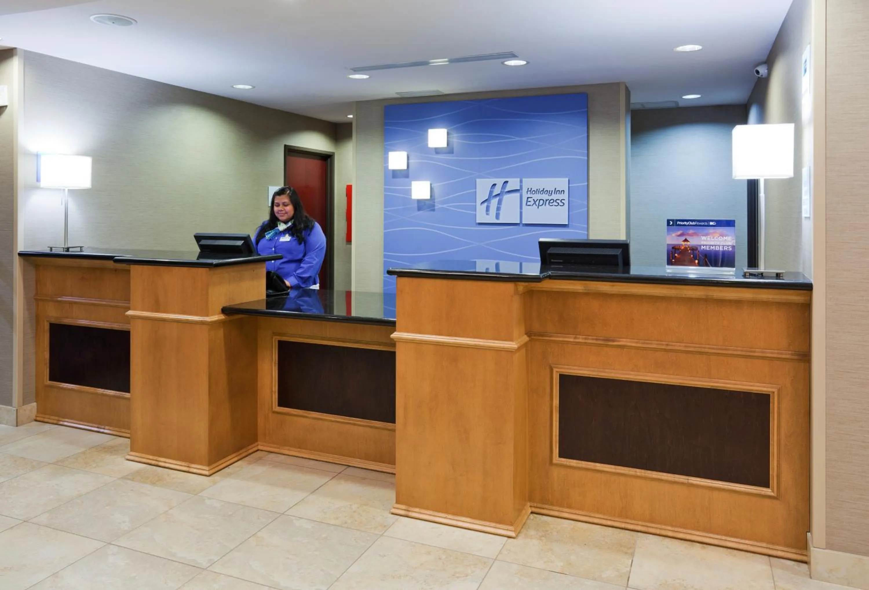 Lobby or reception in Holiday Inn Express and Suites Rochester West-Medical Center by IHG
