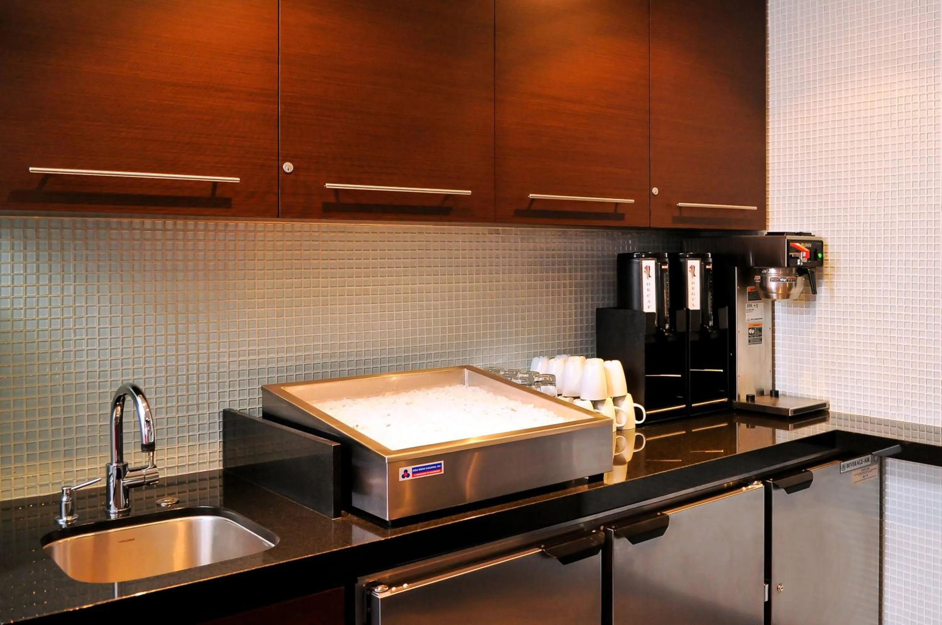 Restaurant/places to eat in Hercor Hotel - Urban Boutique