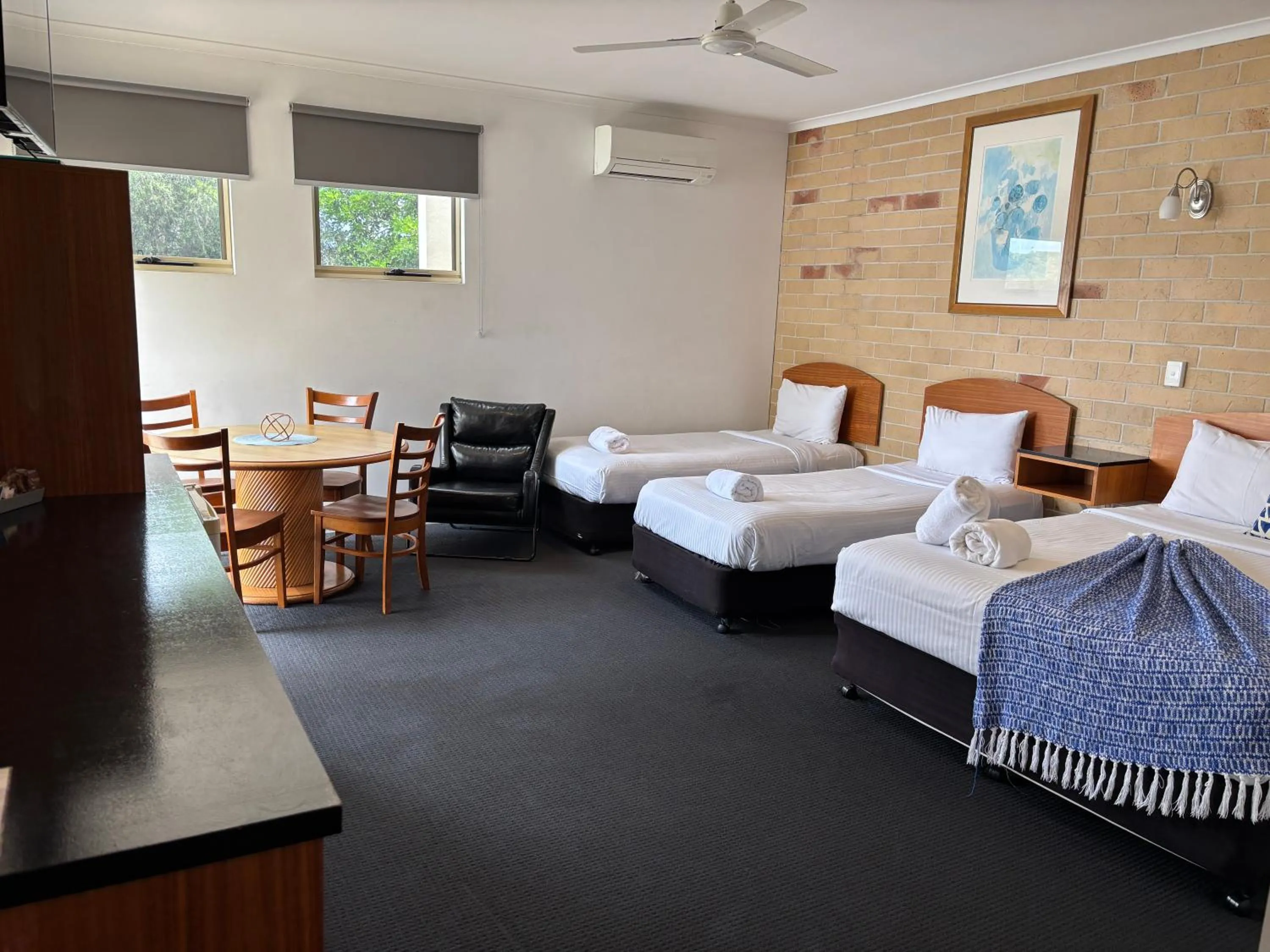 Living room, Bed in Caboolture Riverlakes Boutique Motel