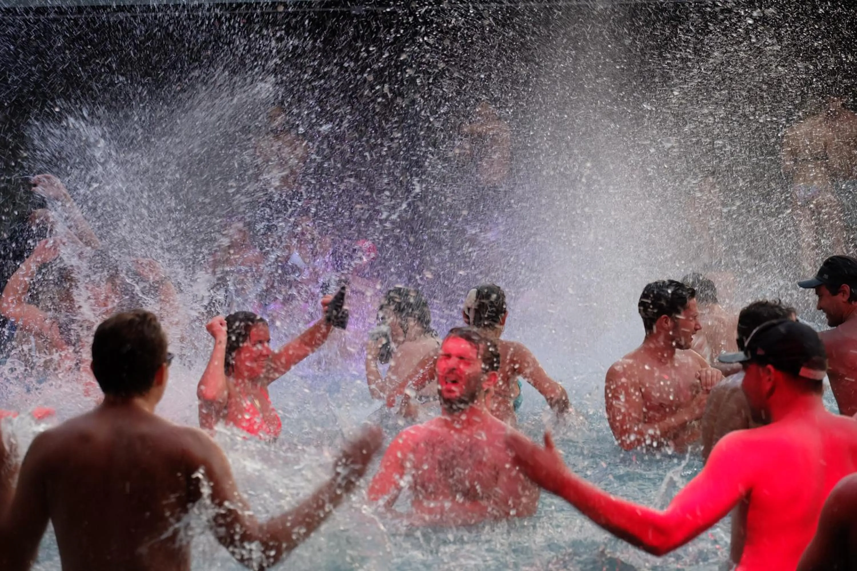 Entertainment in Ibiza House Phi Phi