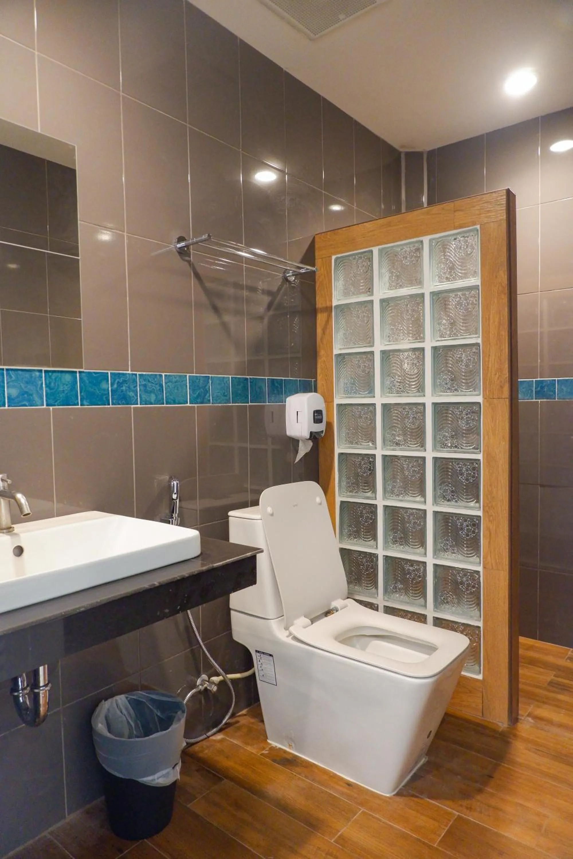 Toilet in Ibiza House Phi Phi