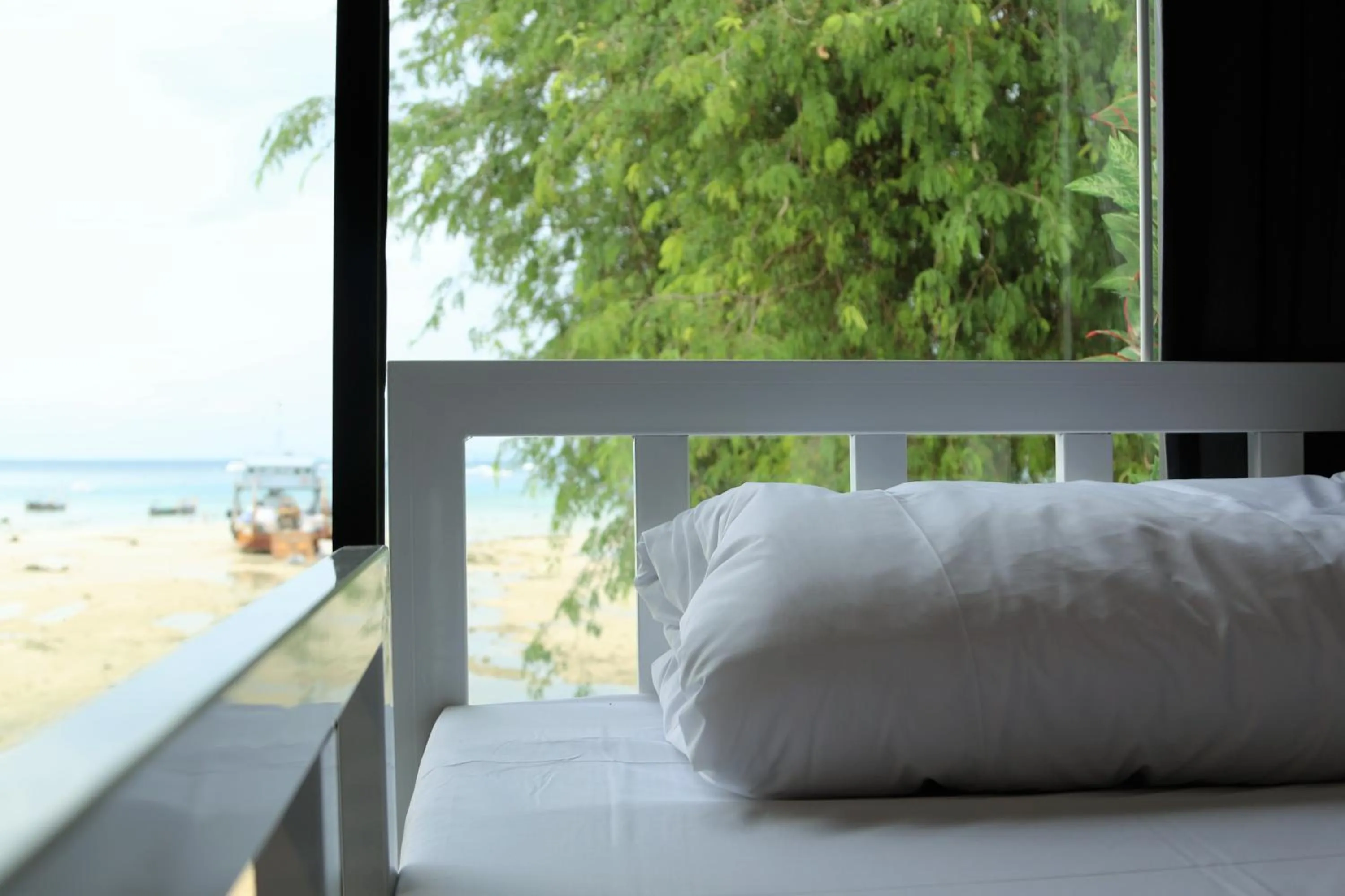 Sea view, Bed in Ibiza House Phi Phi