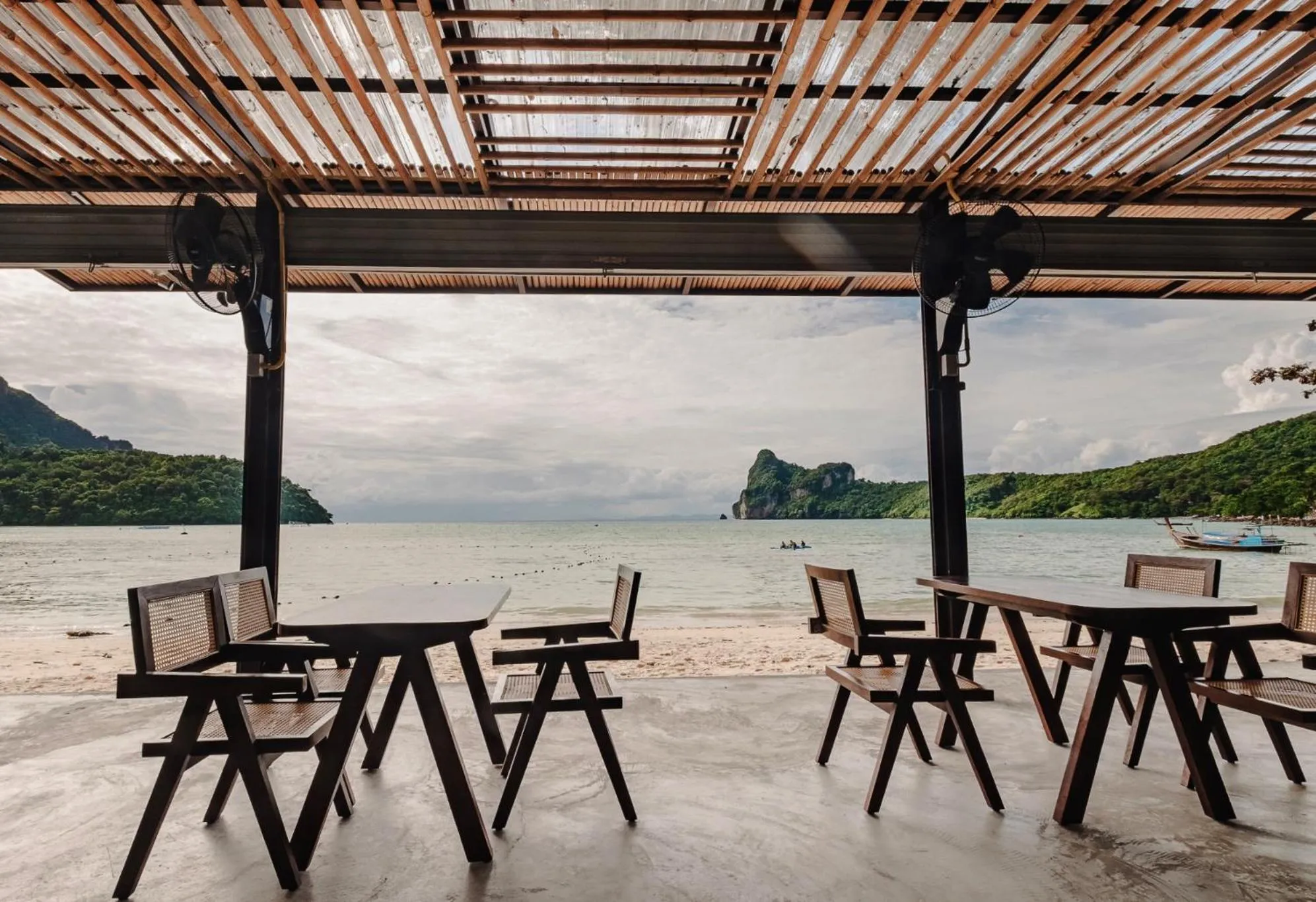 Restaurant/places to eat in Ibiza House Phi Phi