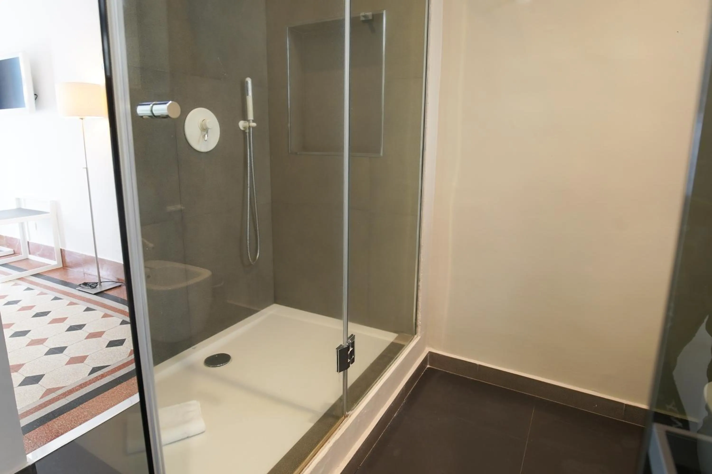 Shower in Le Stanze di Piazza Cairoli