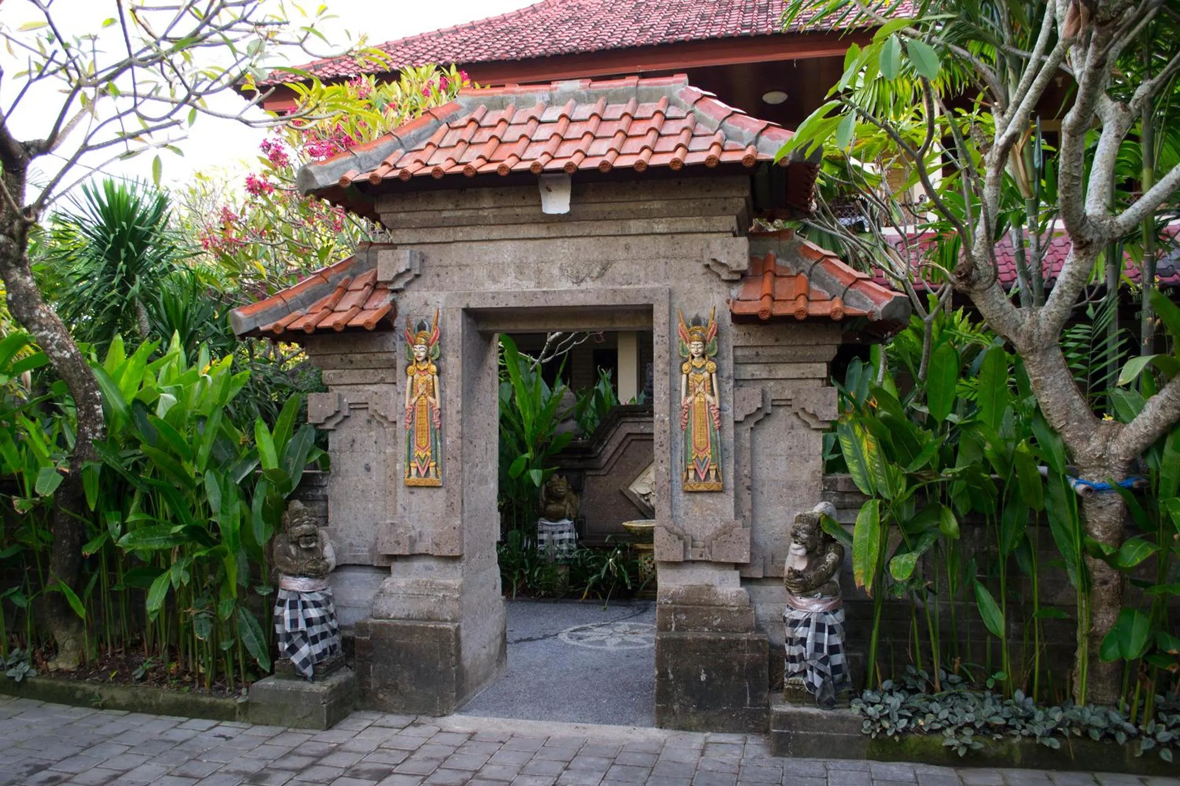 Facade/entrance in Flamboyan Hotel