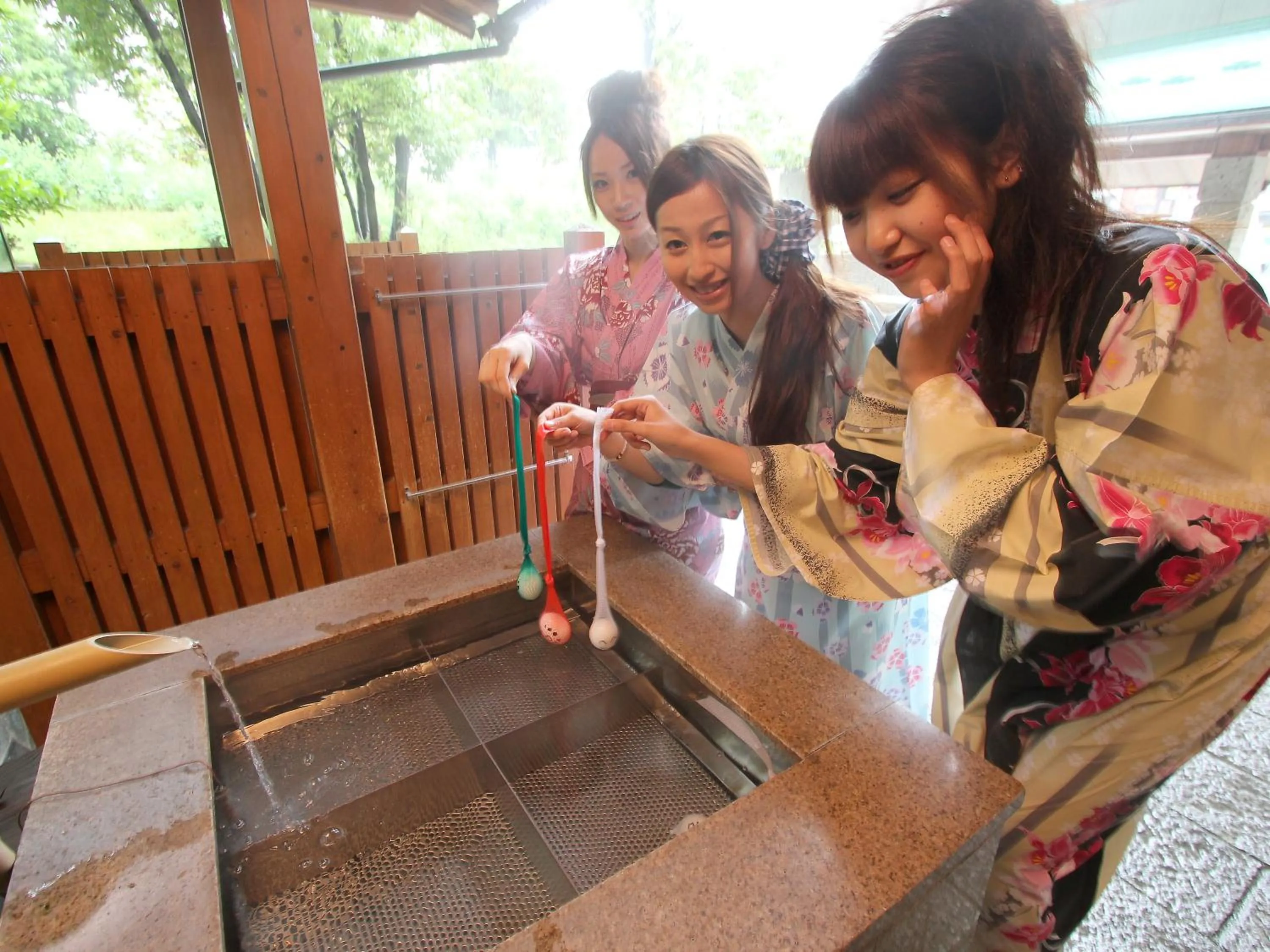 People in Yunokuni Tensyo