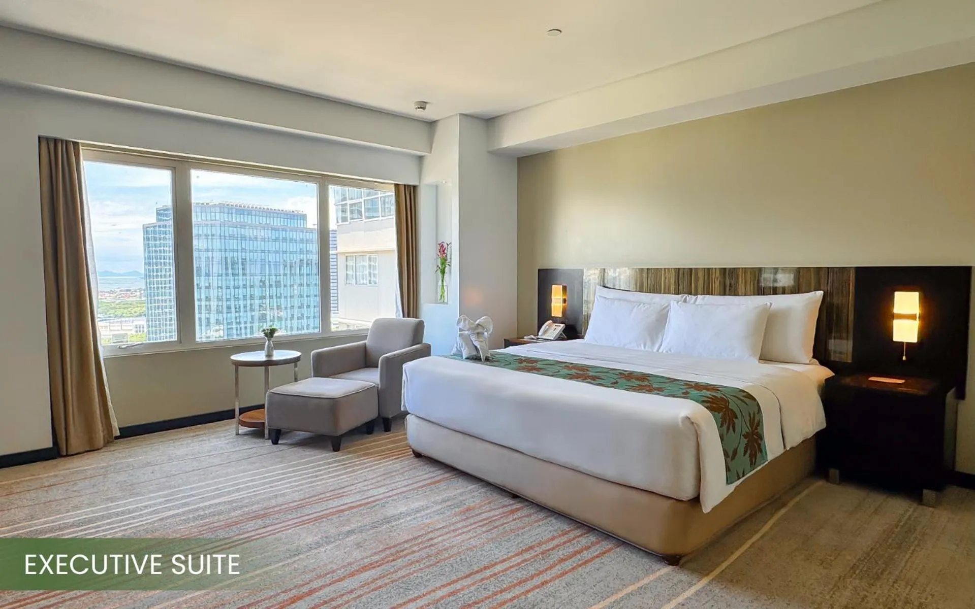 Bedroom, Bed in Acacia Hotel Manila