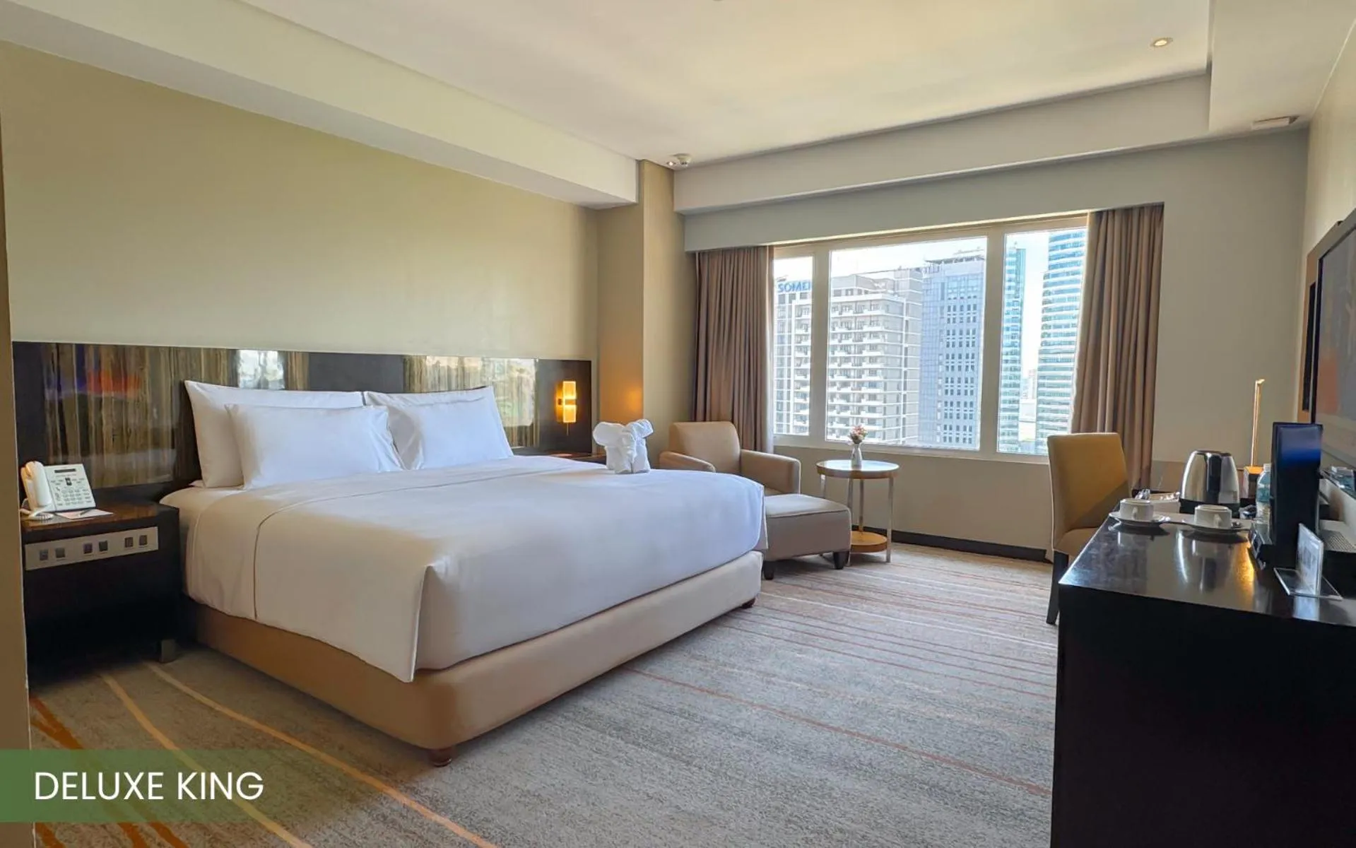 Bedroom, Bed in Acacia Hotel Manila