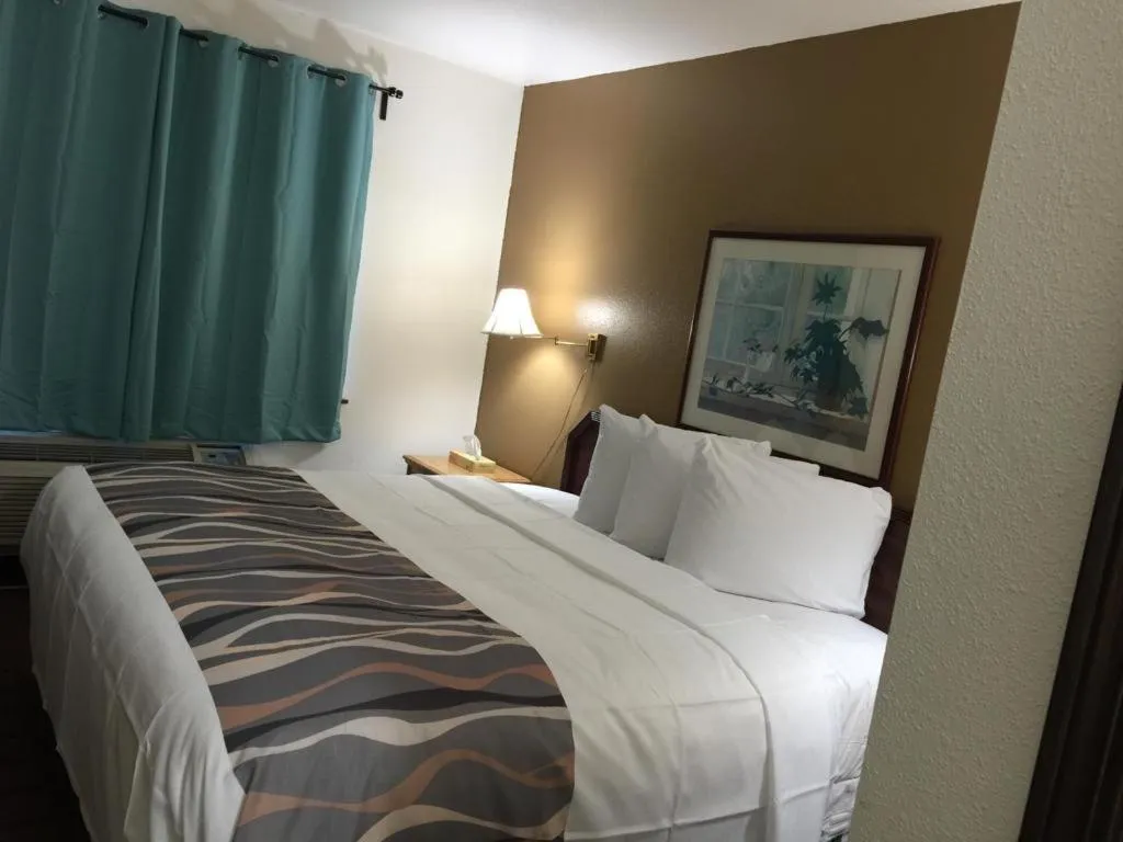 Bedroom, Bed in Valued Stay Sun Prairie