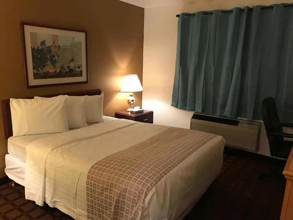 Bedroom, Bed in Valued Stay Sun Prairie